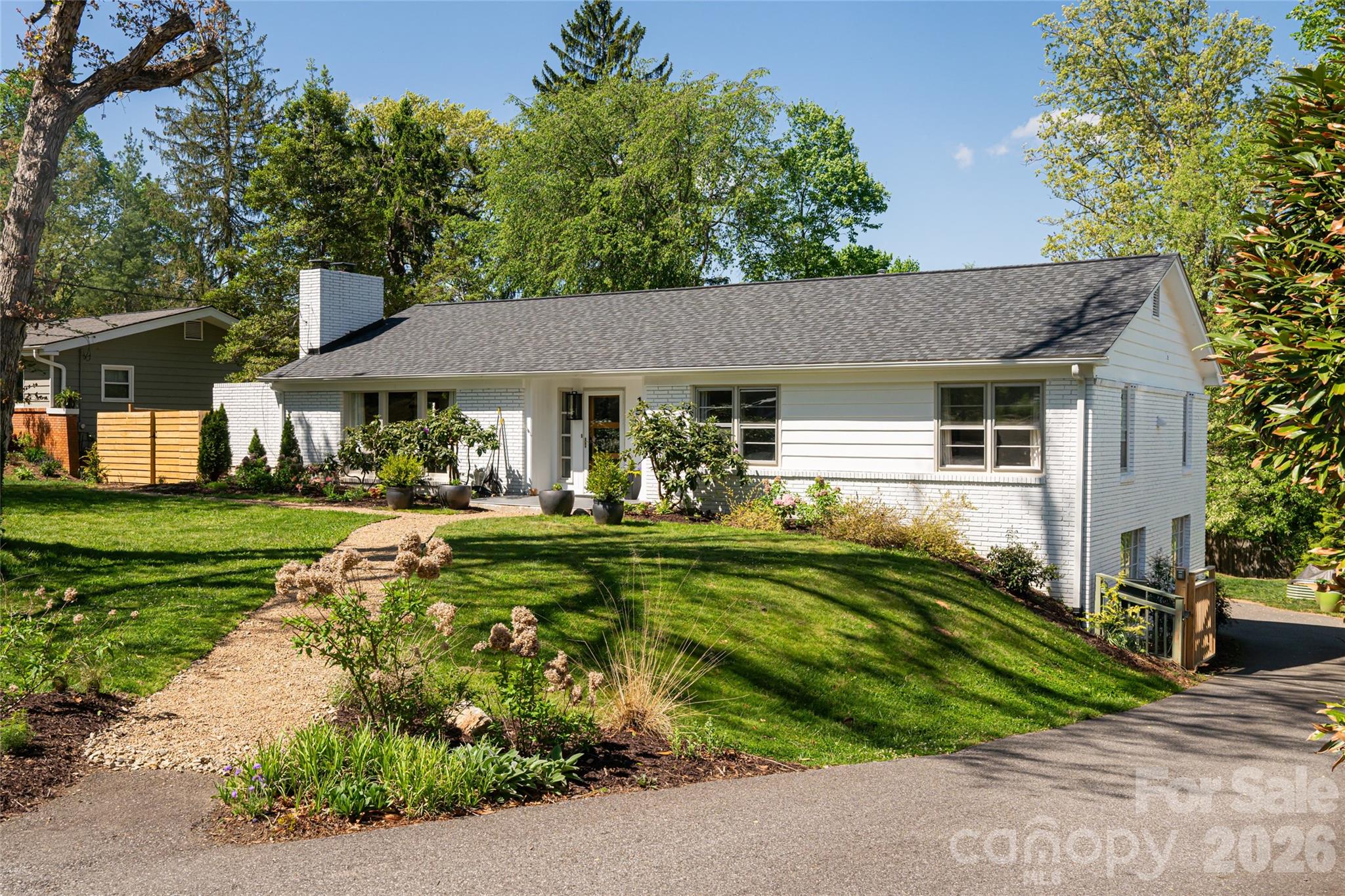 15 Red Oak Road — Asheville