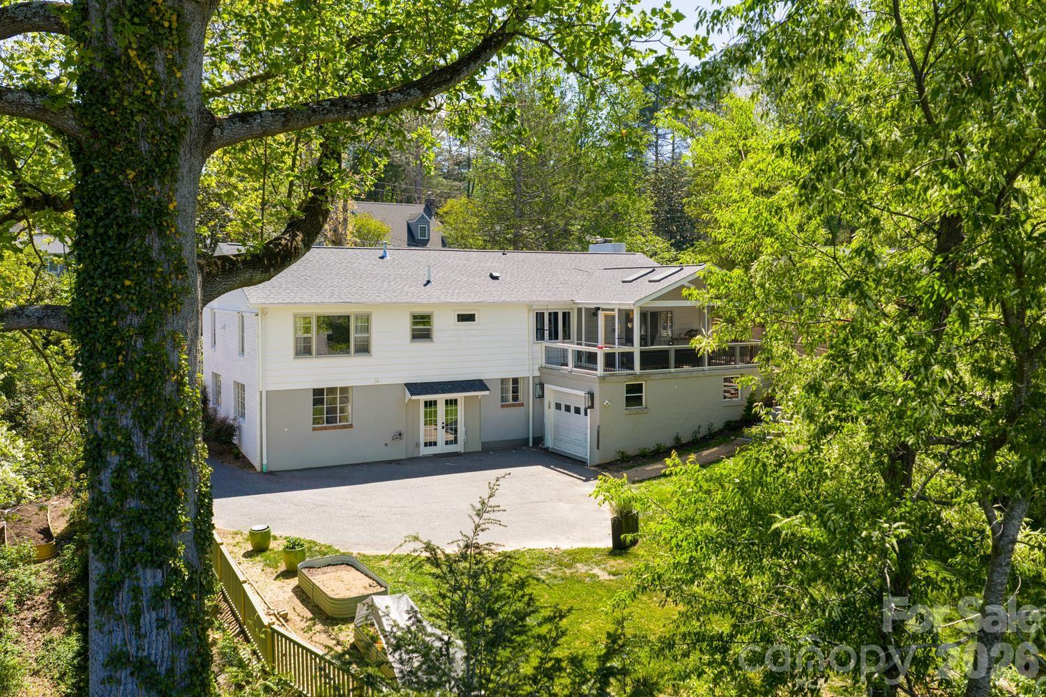 15 Red Oak Road — Asheville
