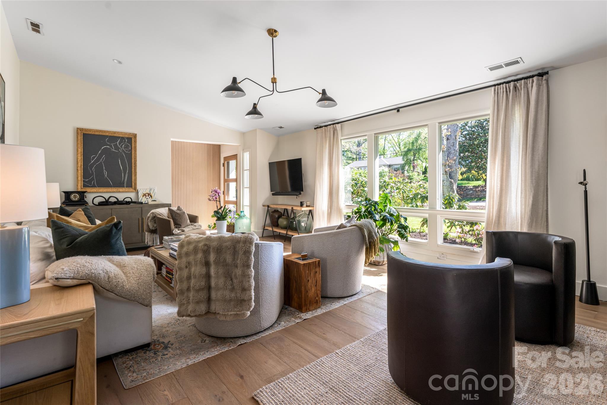 15 Red Oak Road — Asheville
