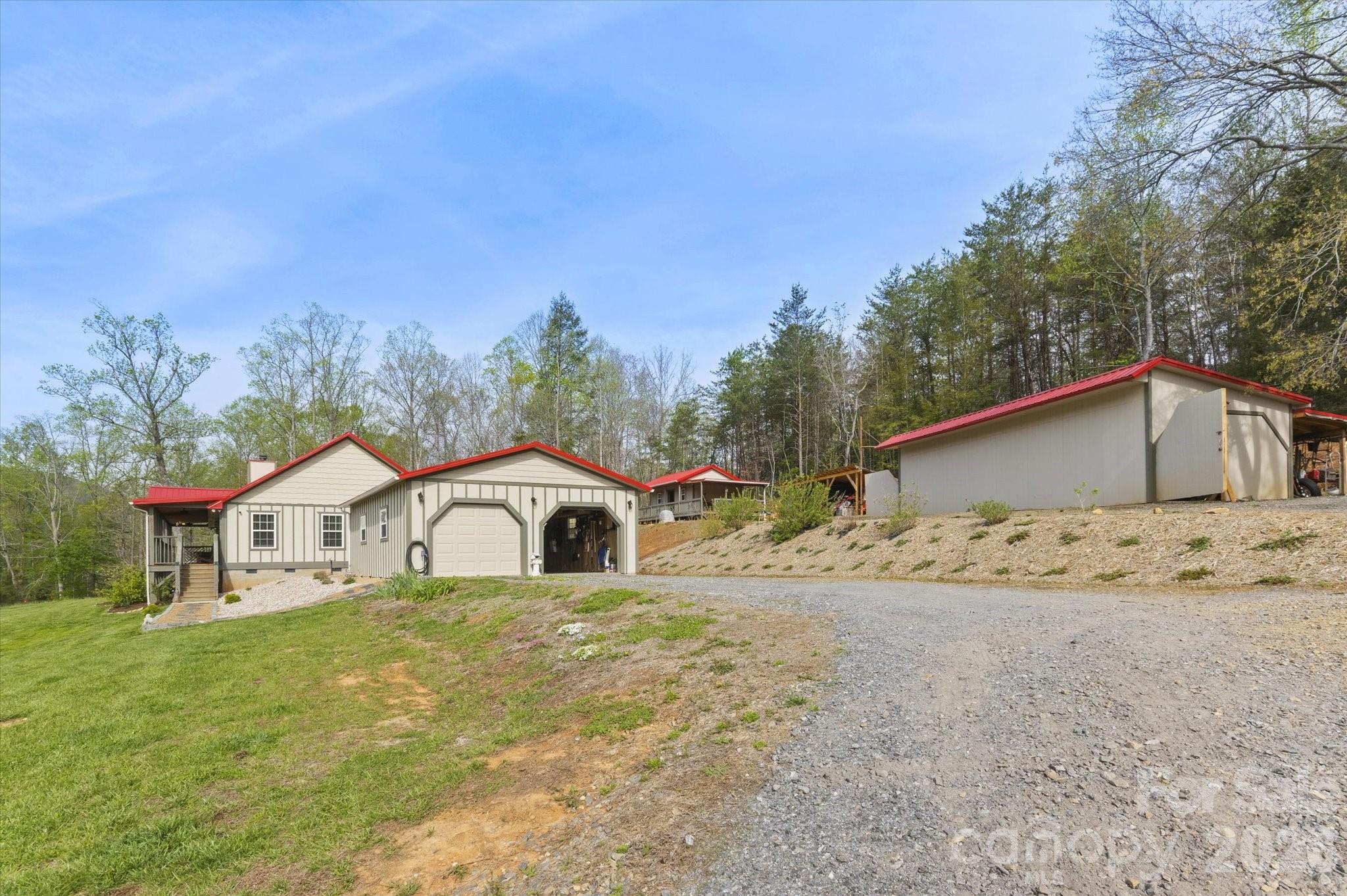 810 Mount Hebron Road — Old Fort