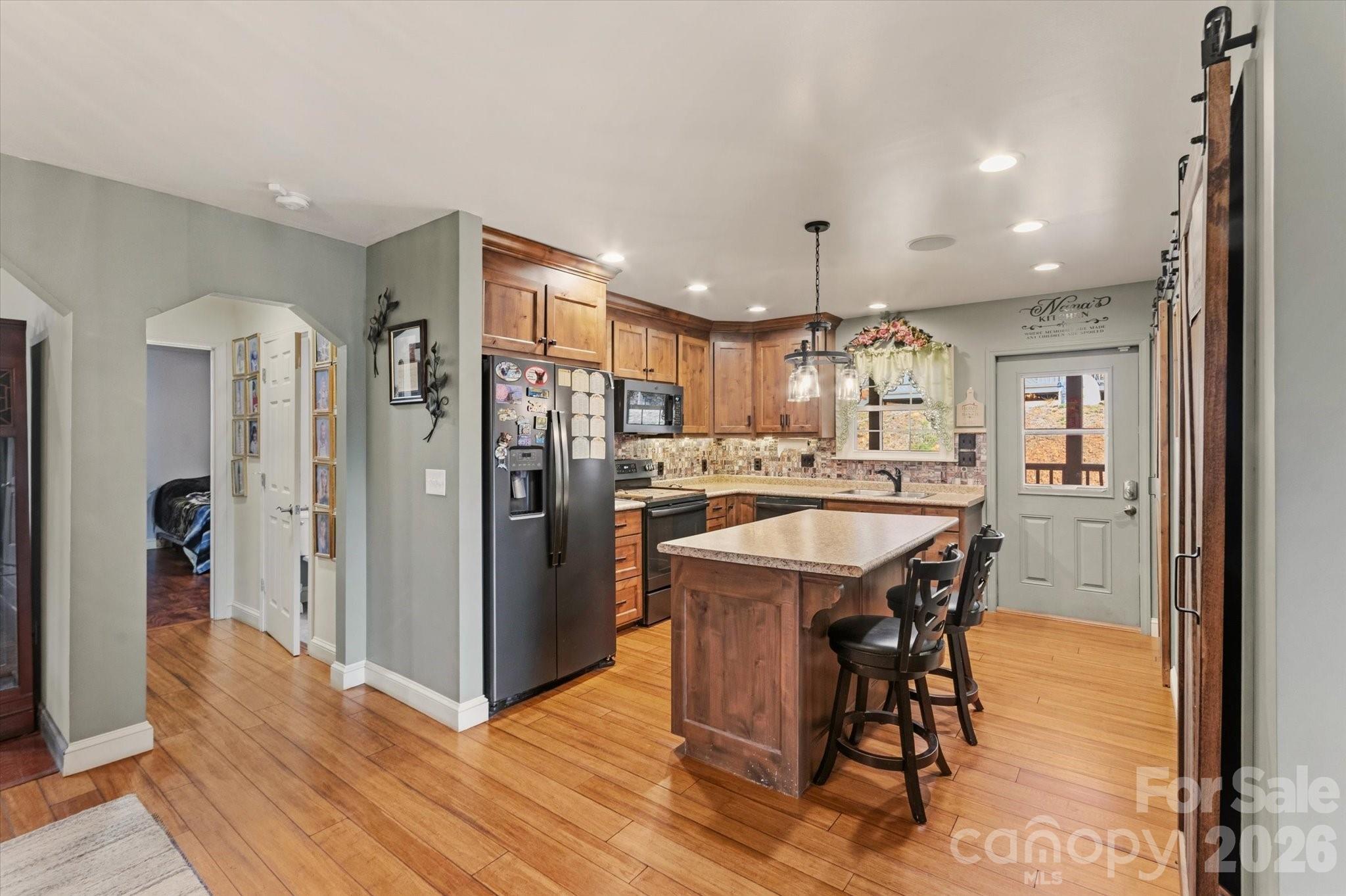 810 Mount Hebron Road — Old Fort