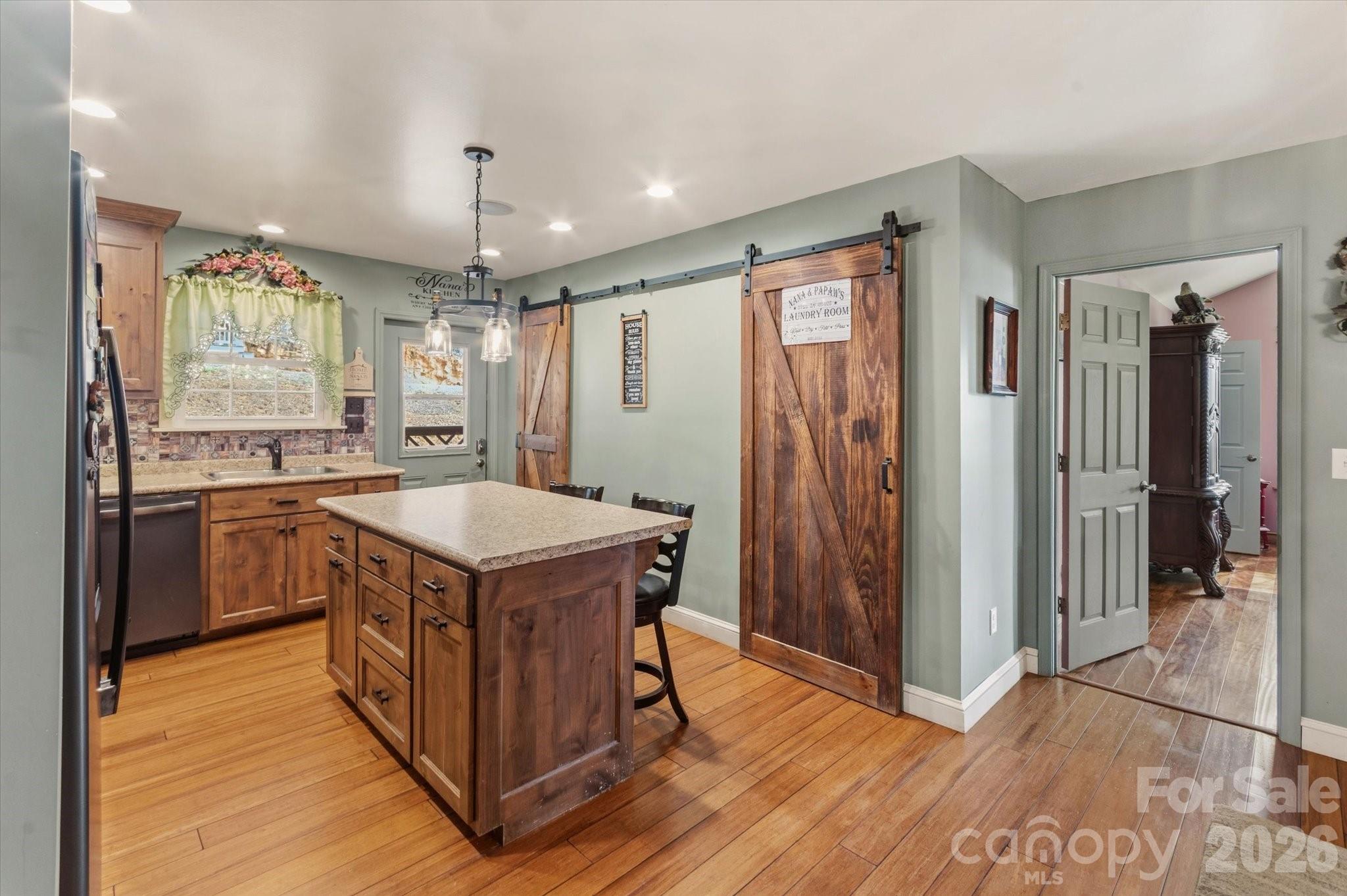 810 Mount Hebron Road — Old Fort