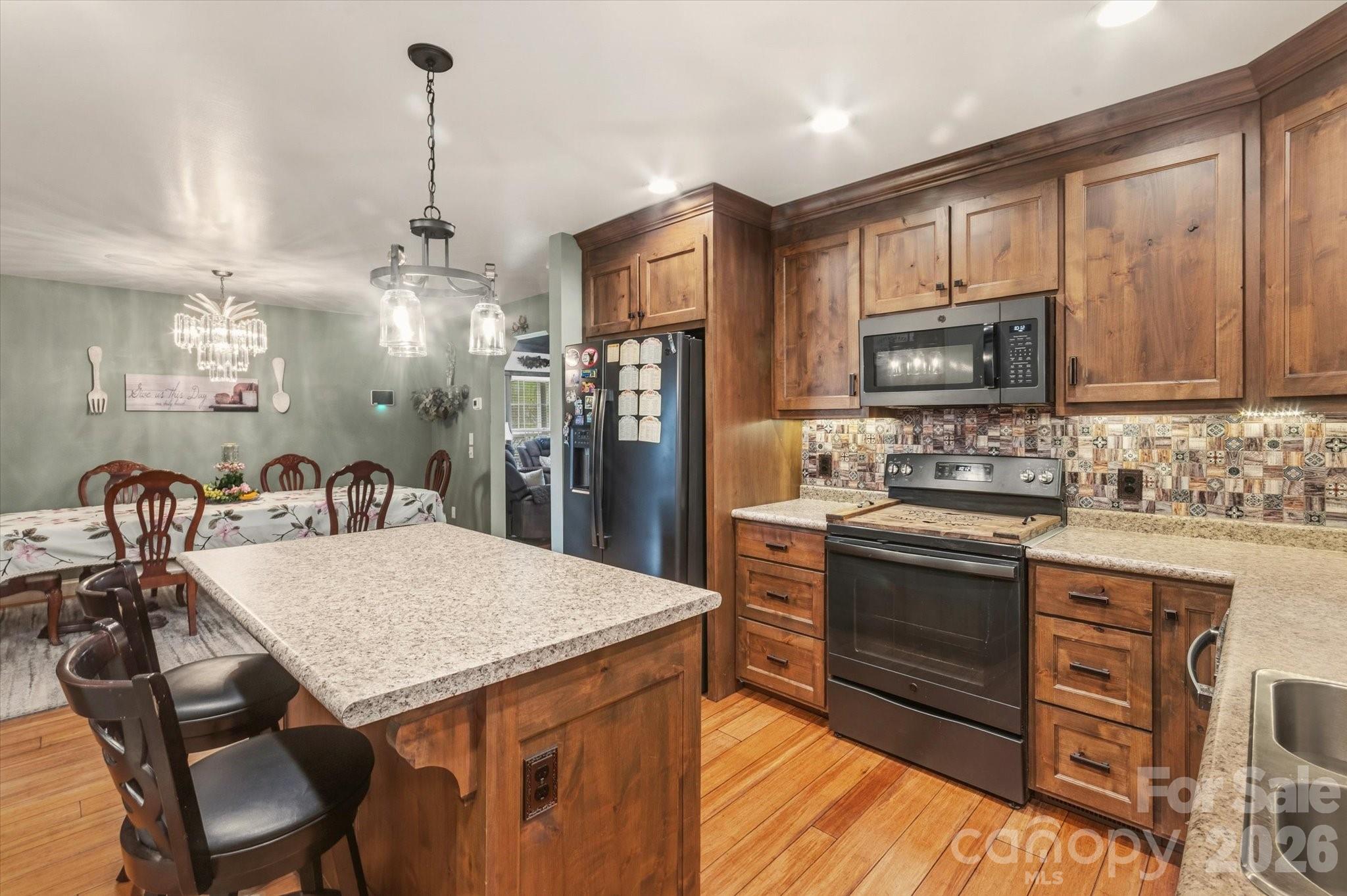 810 Mount Hebron Road — Old Fort