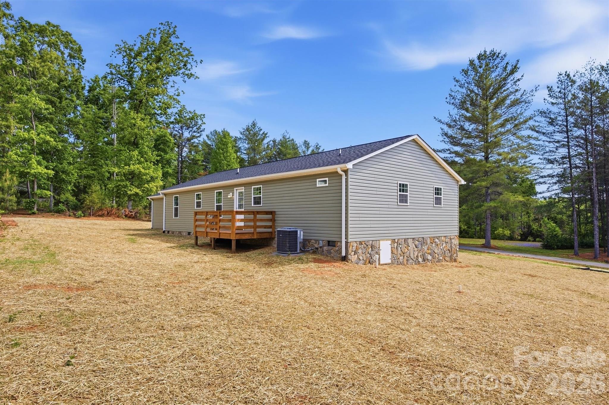 4915 S T Clark Road — Morganton