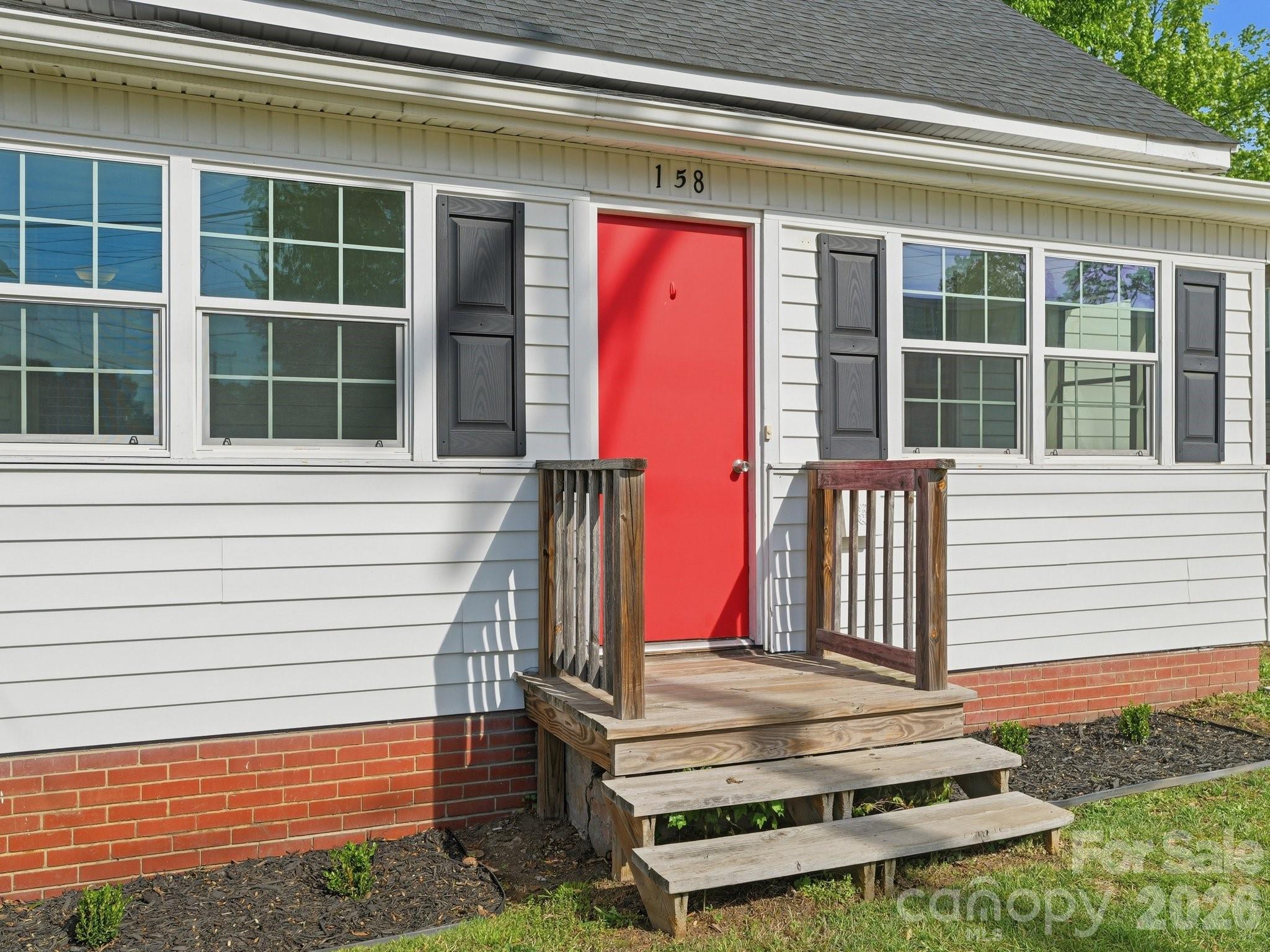 158 NW Academy Street — Concord