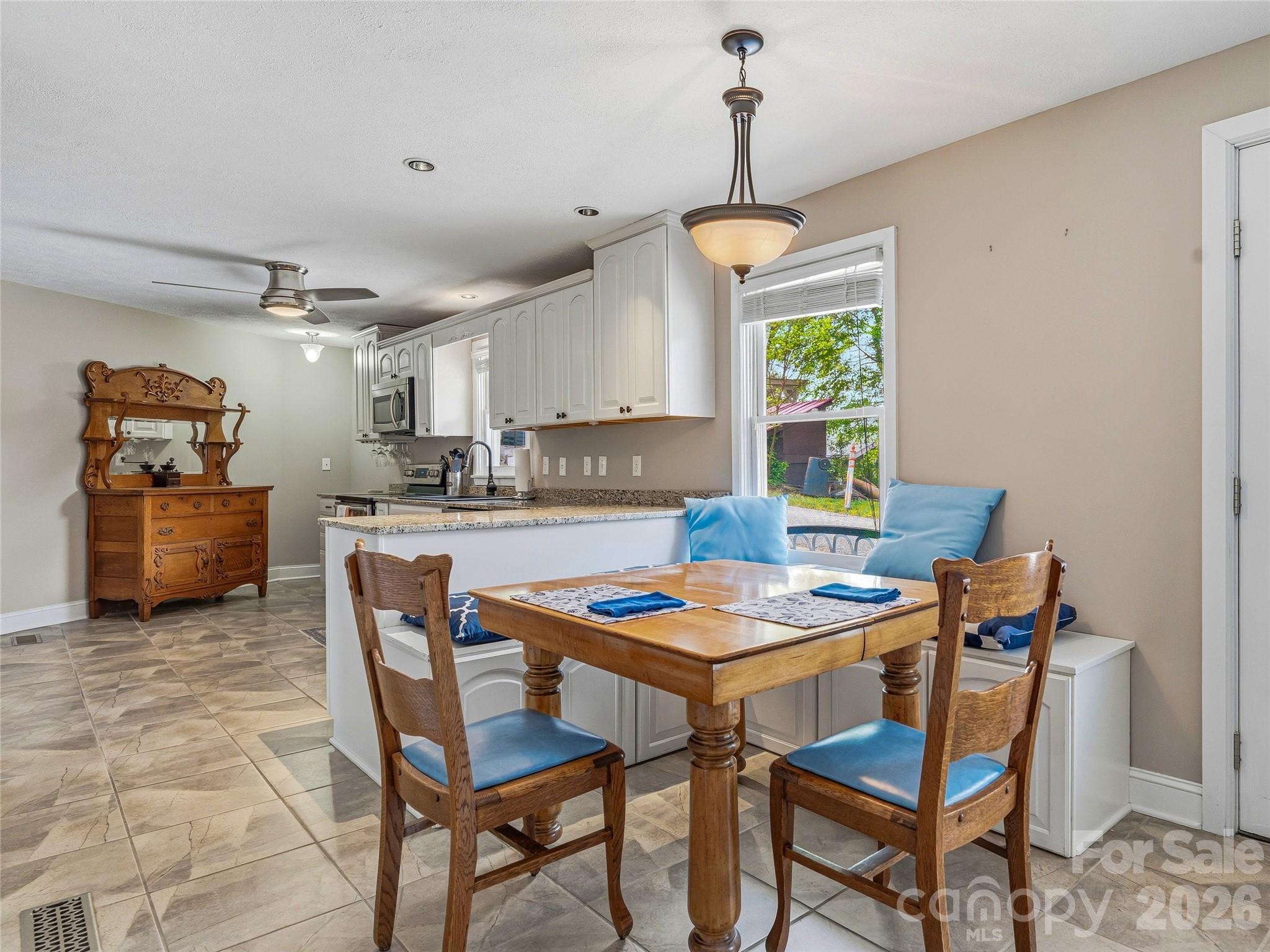 102 Havnaers Point — Lake Lure