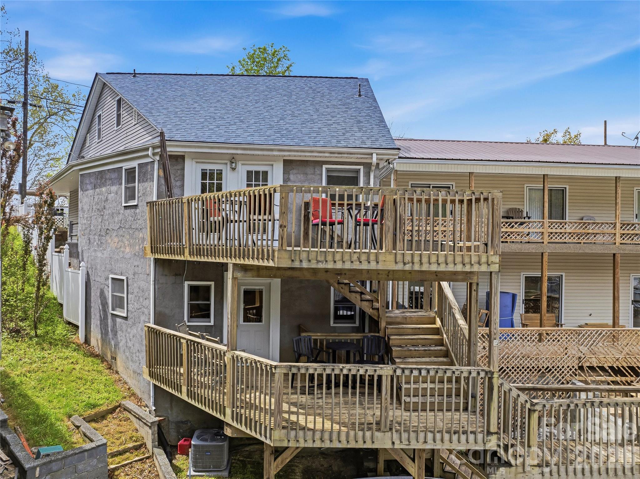 102 Havnaers Point — Lake Lure