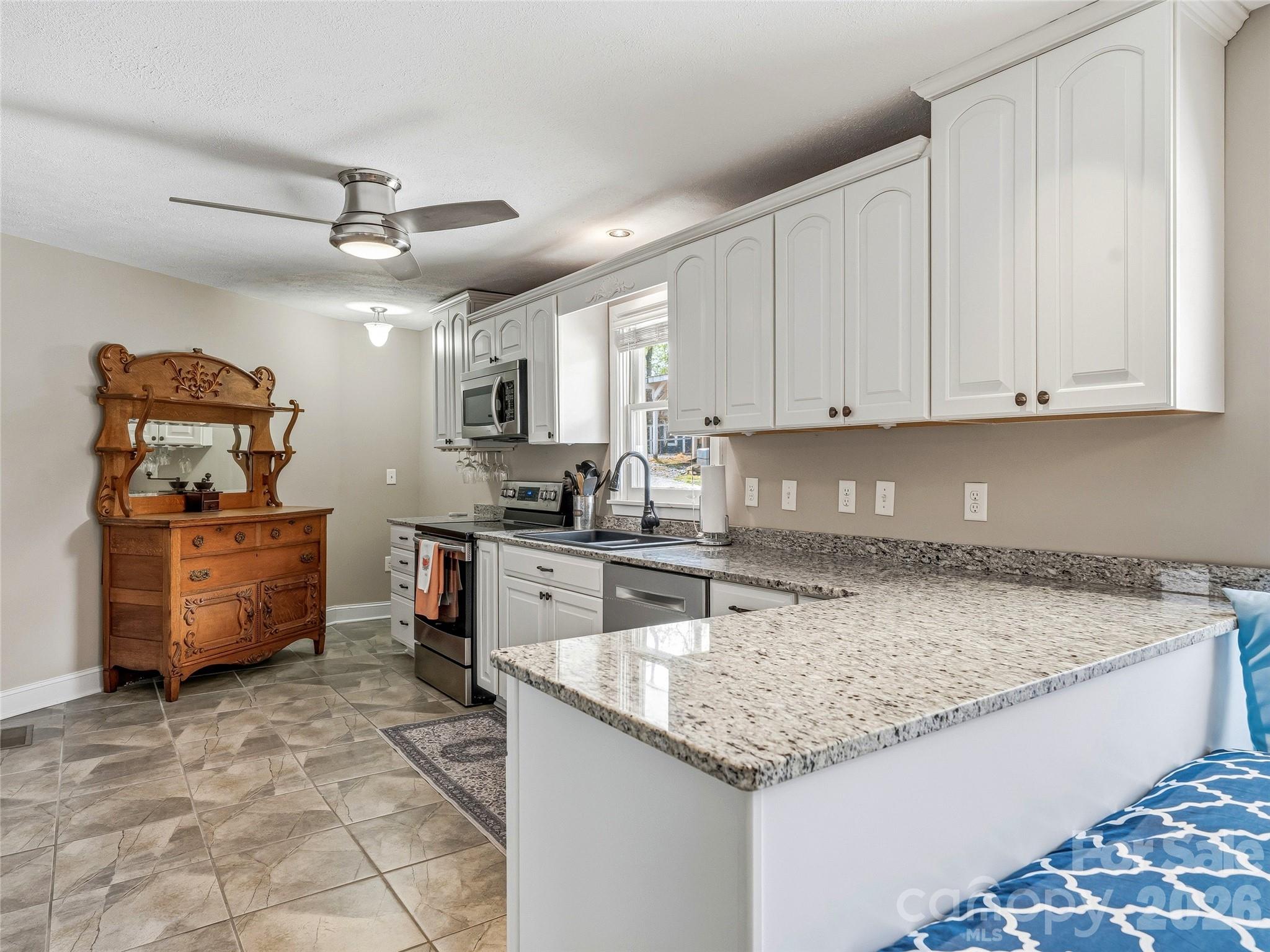 102 Havnaers Point — Lake Lure