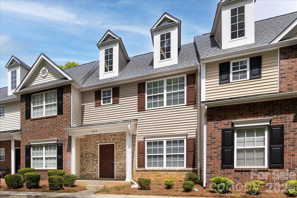 8619 Wandering Creek Way — Charlotte