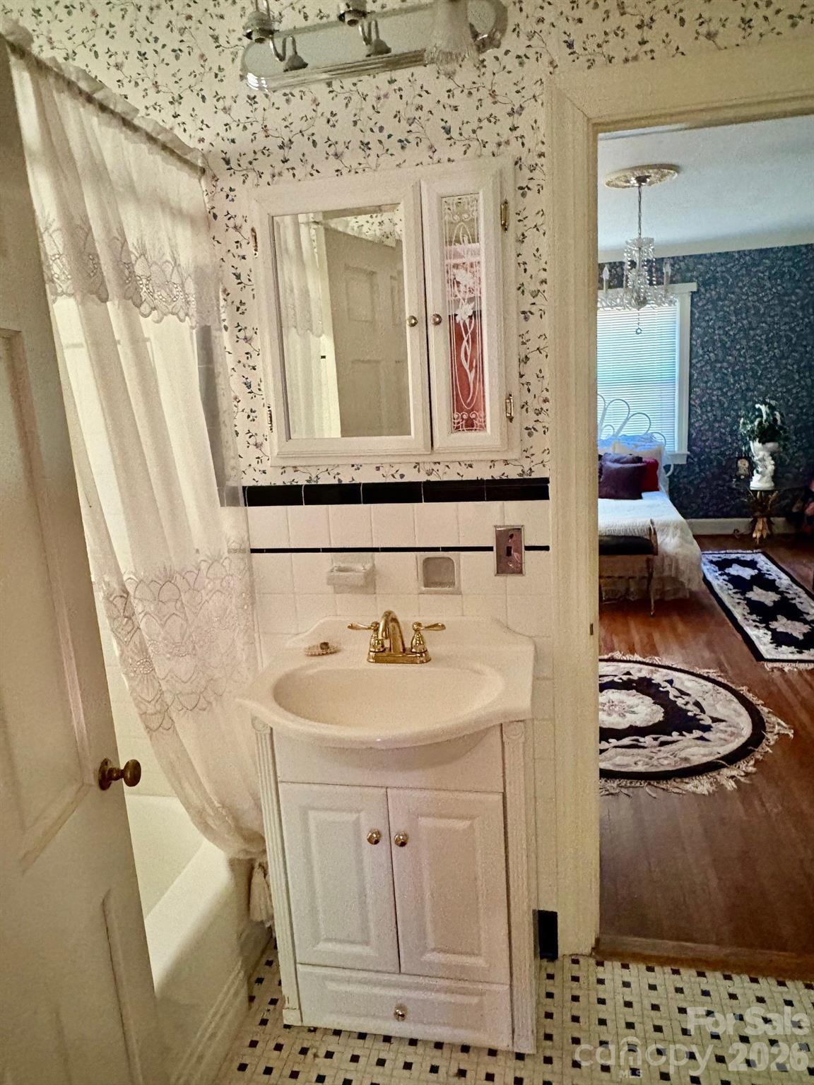 1612 S New Hope Road — Gastonia