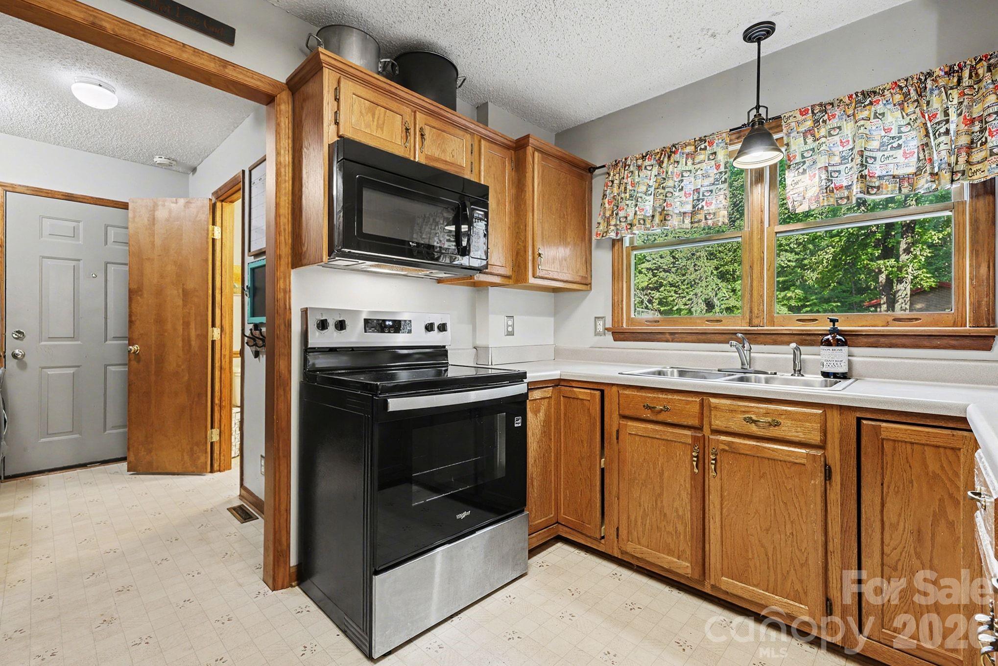 2040 Burke Road — Shelby