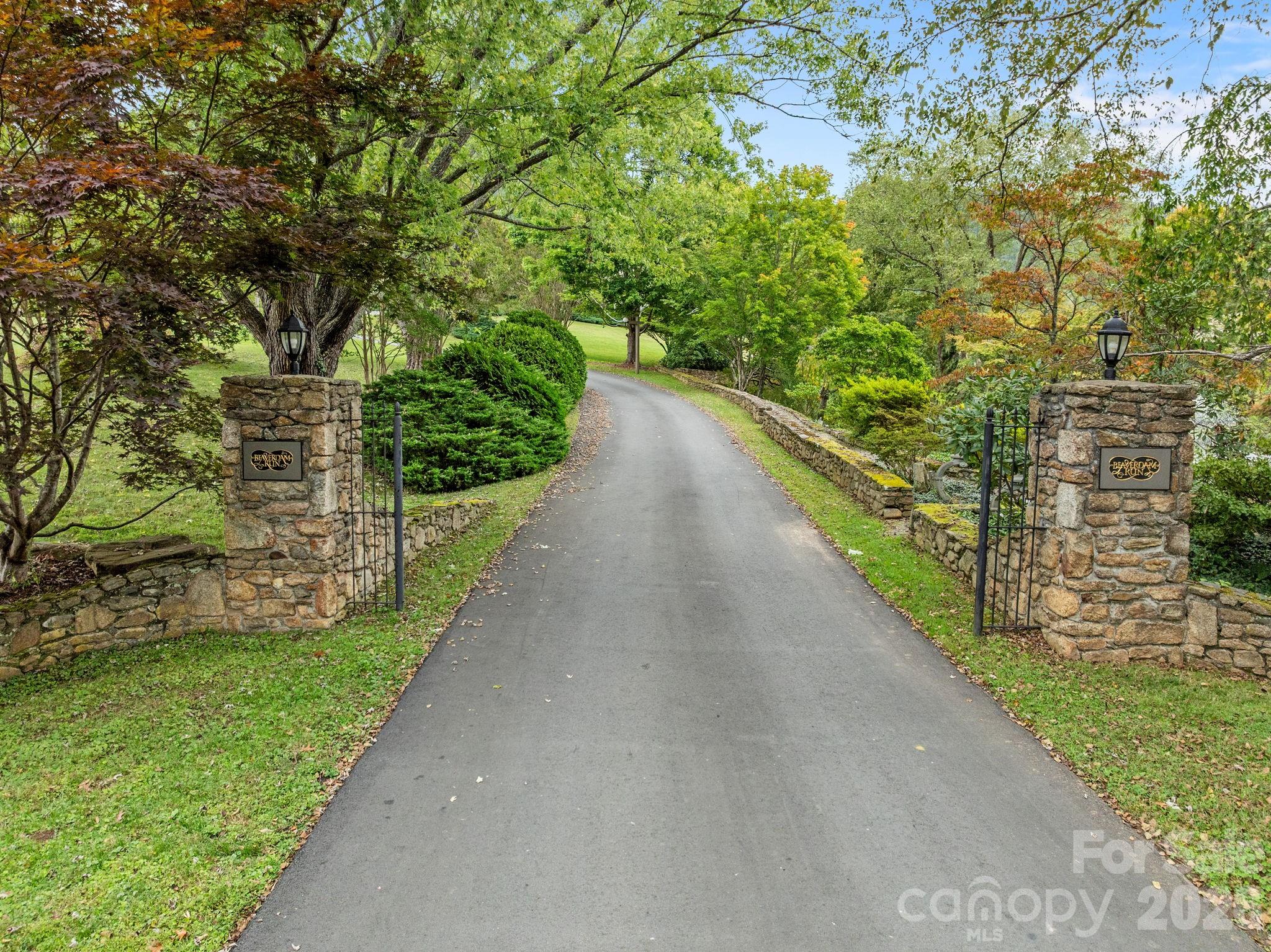 68 Stony Ridge — Asheville