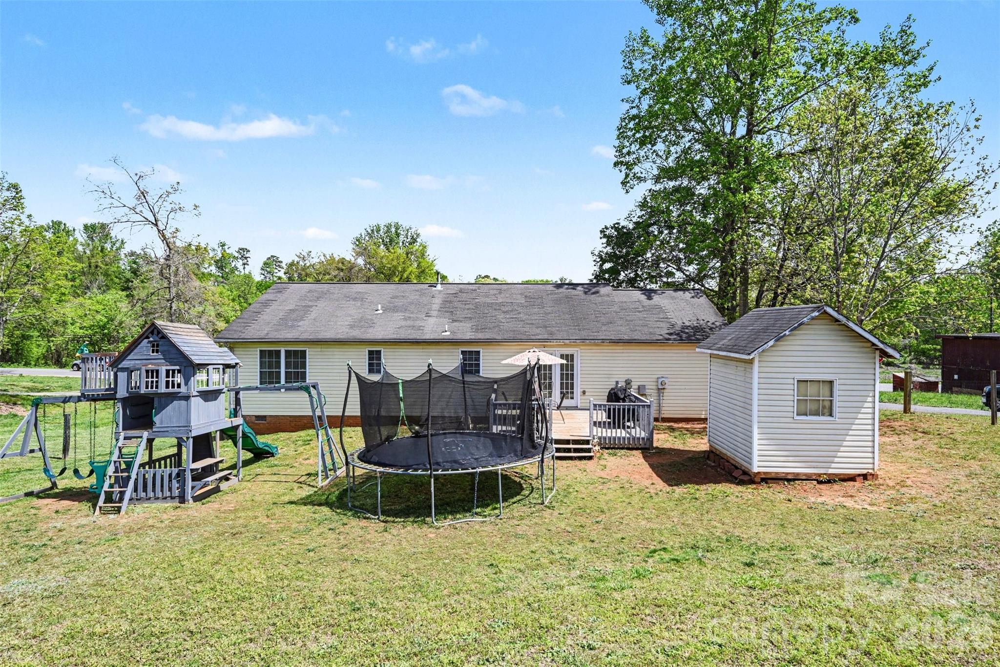 353 Woodlawn Avenue — Mount Holly