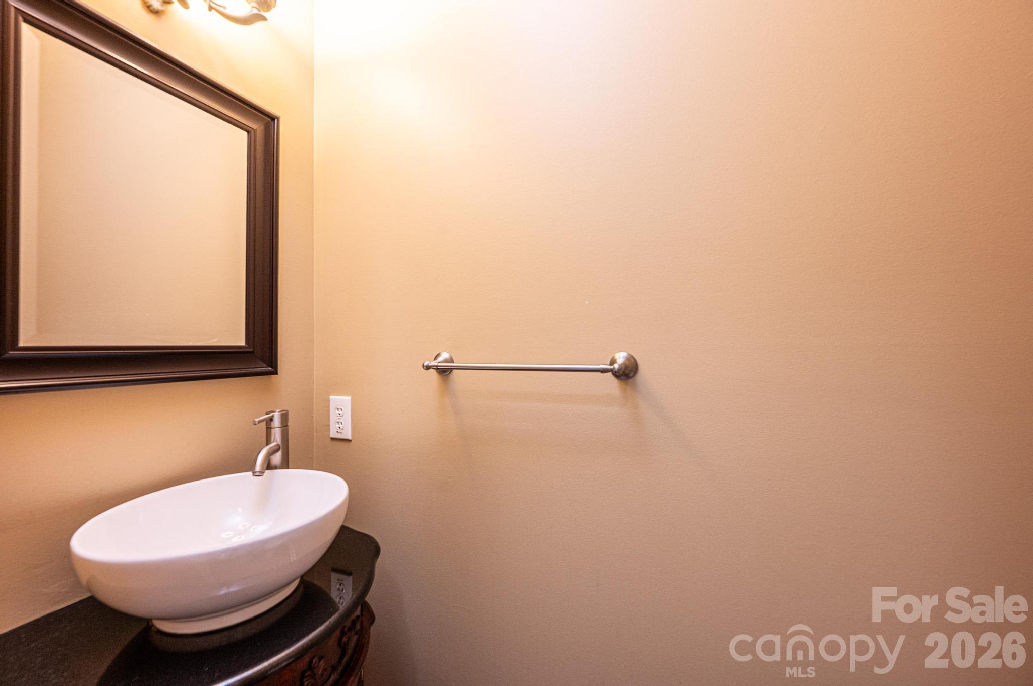 4726 Crystal Falls Avenue — Hickory