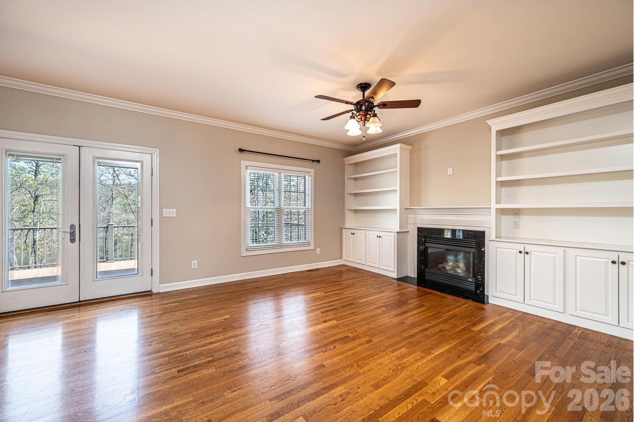 4726 Crystal Falls Avenue — Hickory