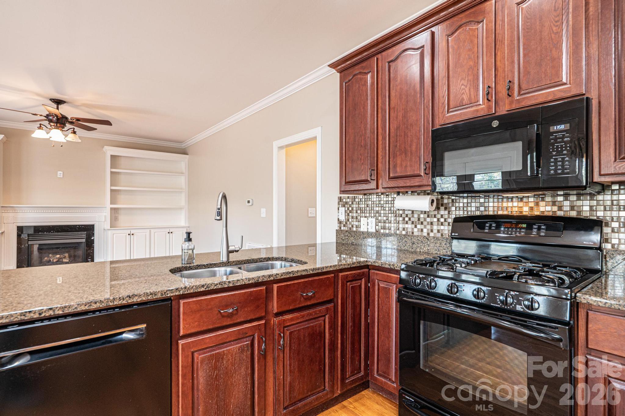 4726 Crystal Falls Avenue — Hickory