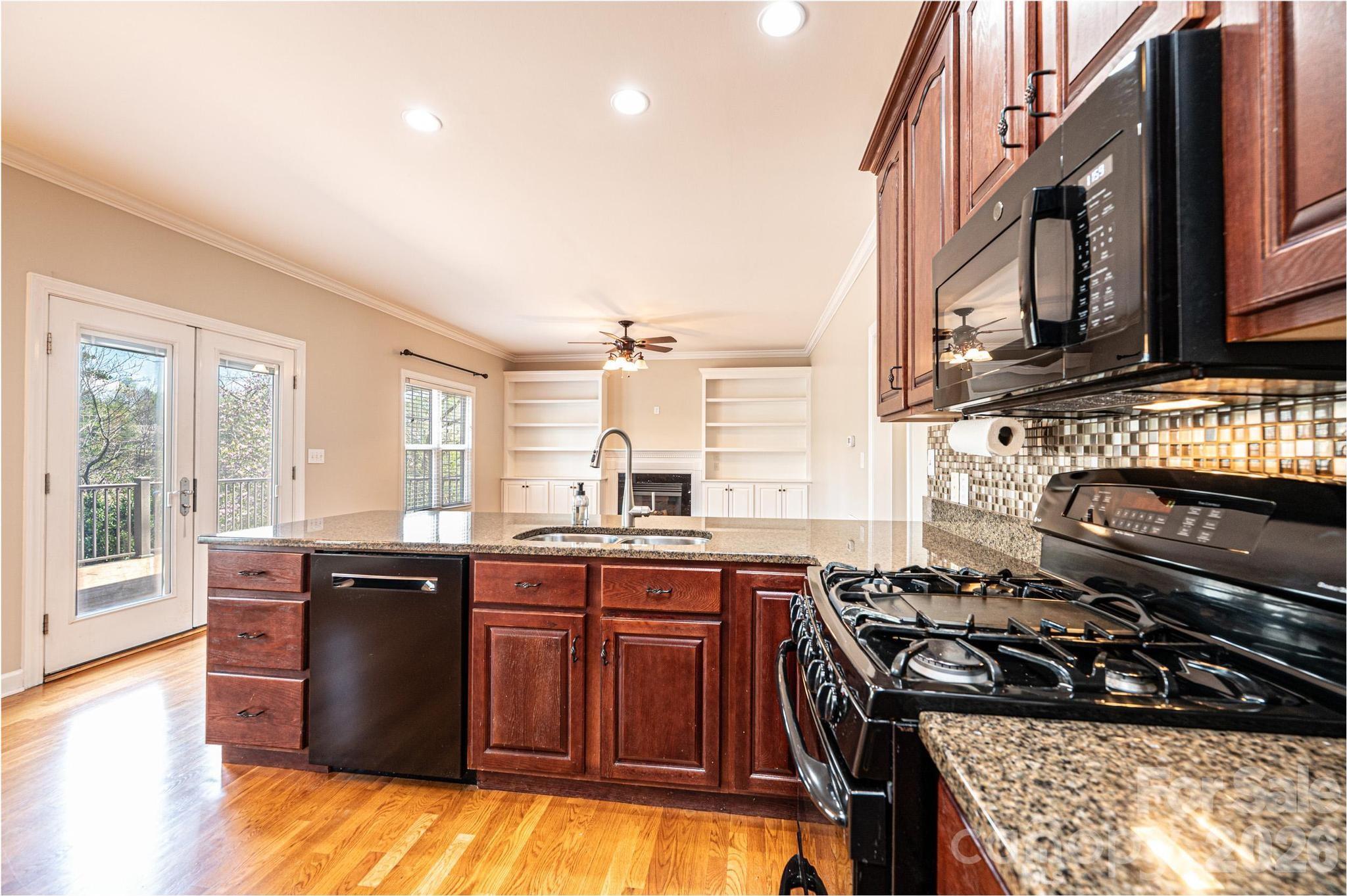 4726 Crystal Falls Avenue — Hickory