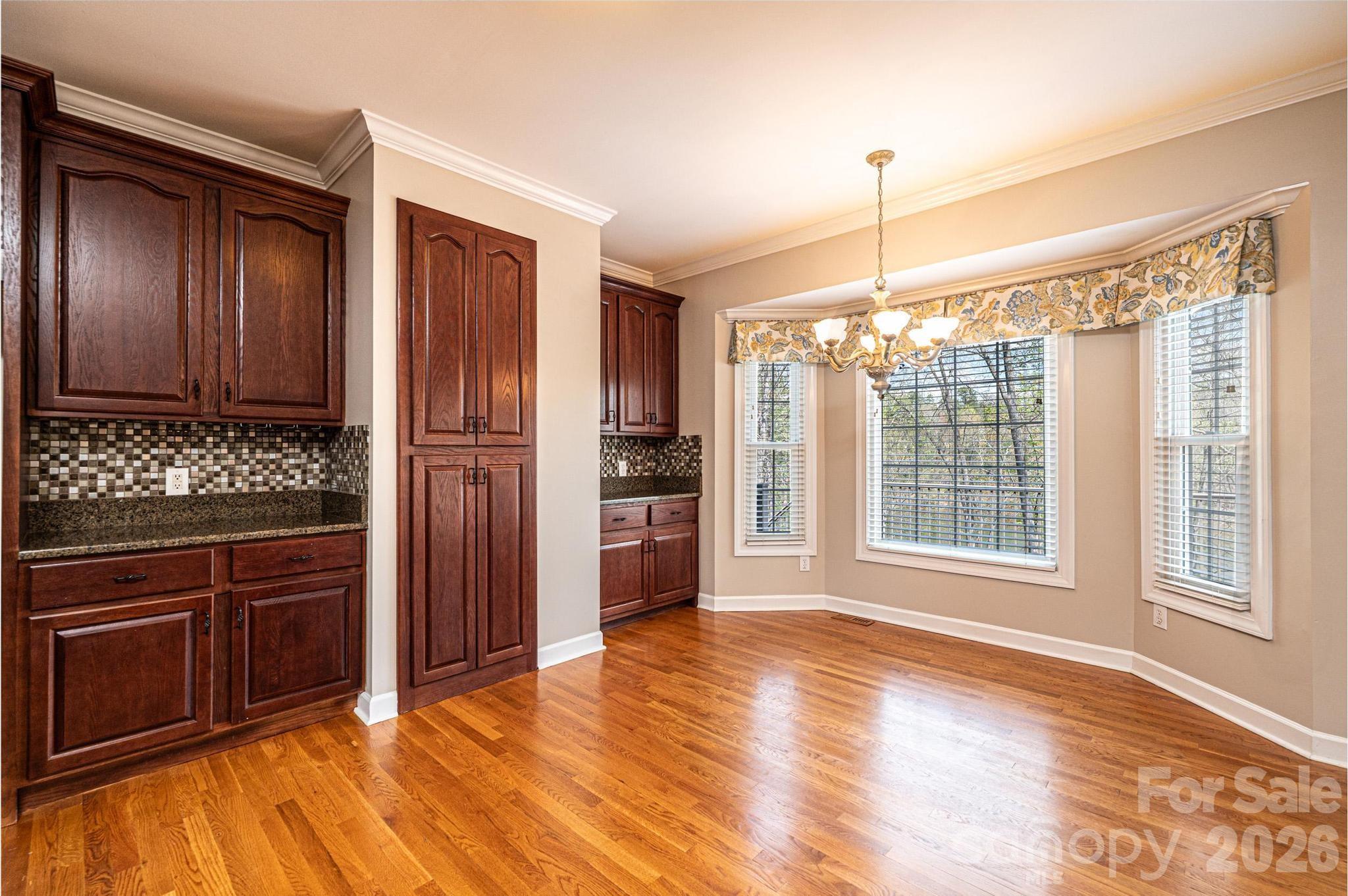 4726 Crystal Falls Avenue — Hickory