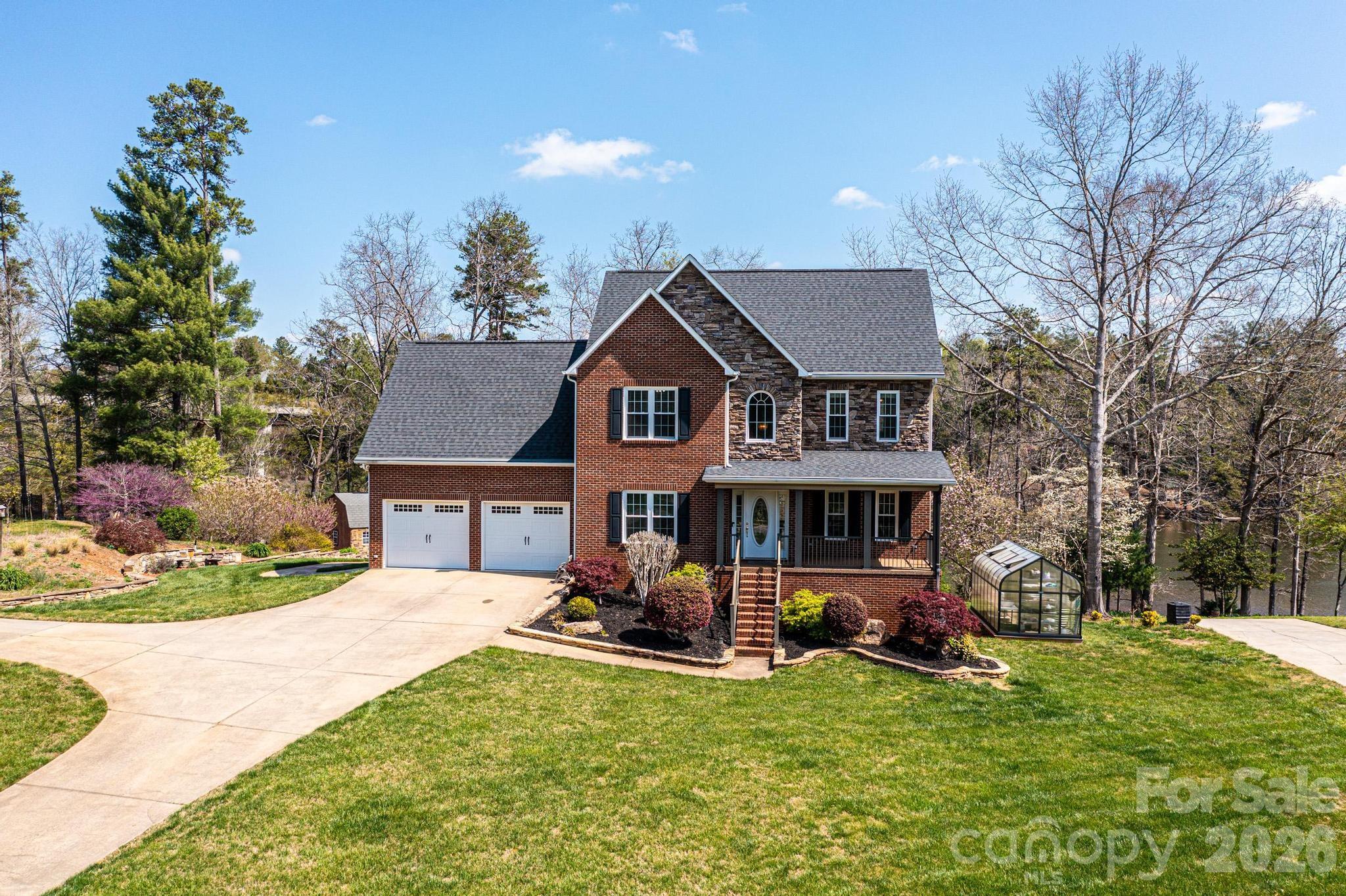 4726 Crystal Falls Avenue — Hickory
