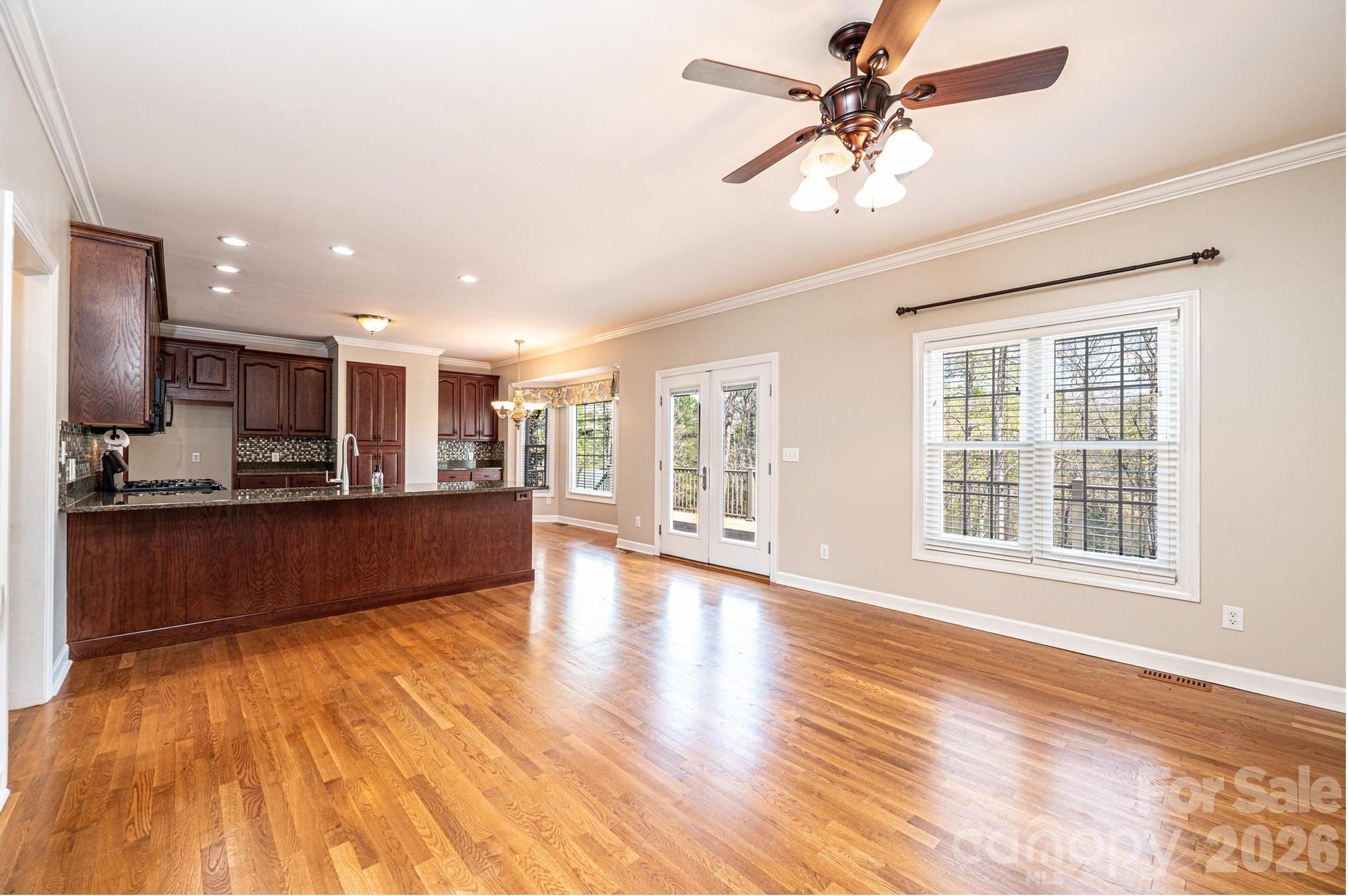4726 Crystal Falls Avenue — Hickory
