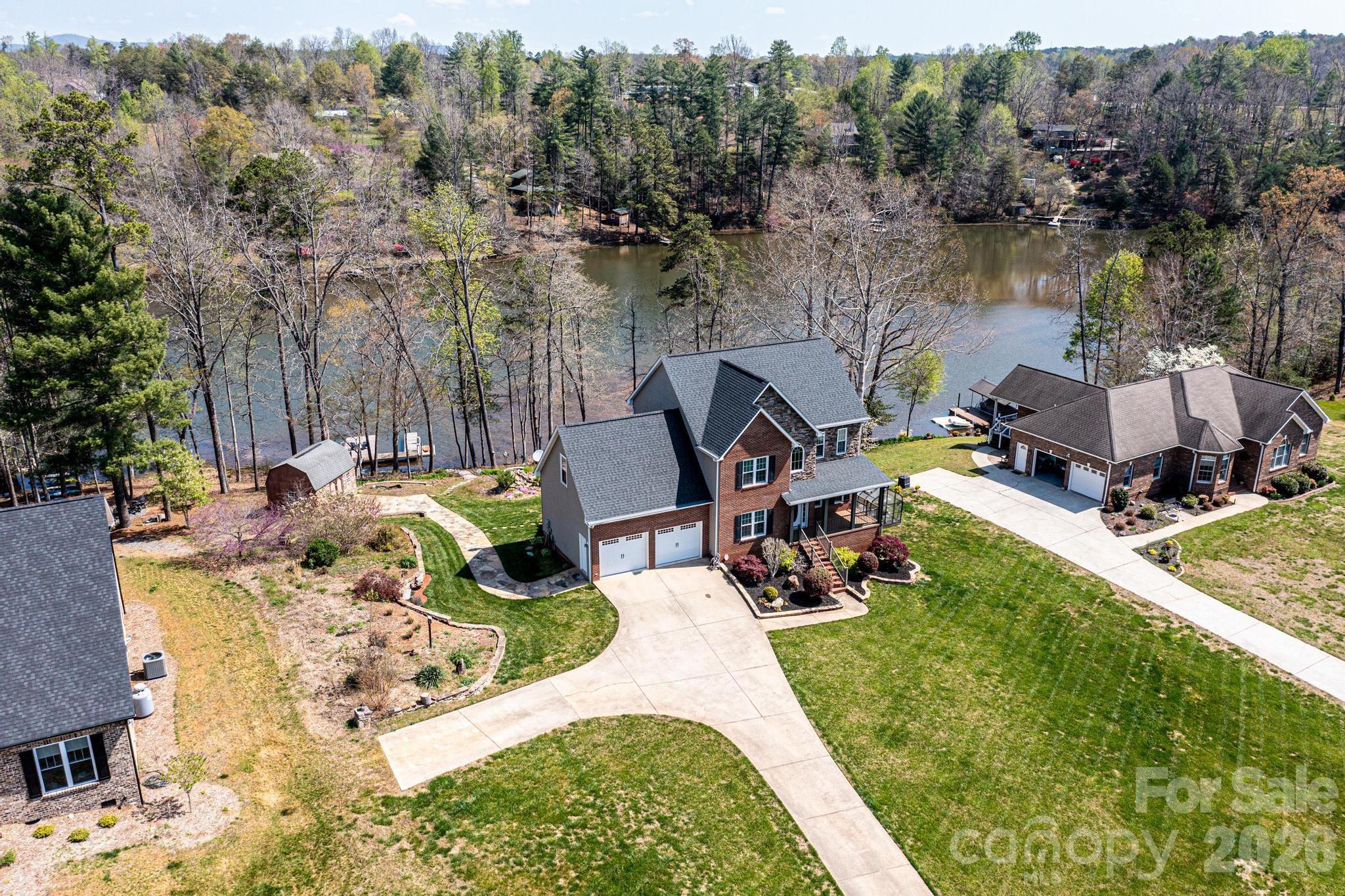 4726 Crystal Falls Avenue — Hickory