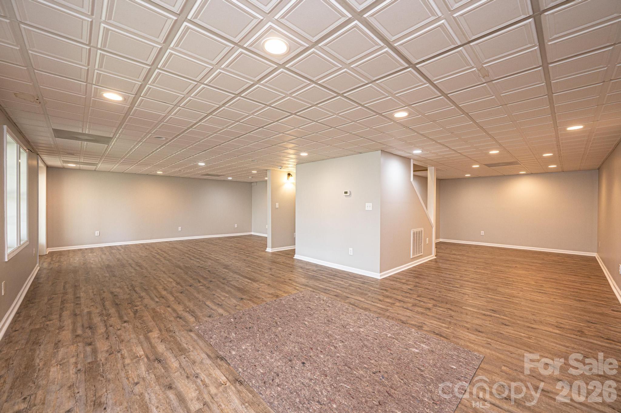4726 Crystal Falls Avenue — Hickory