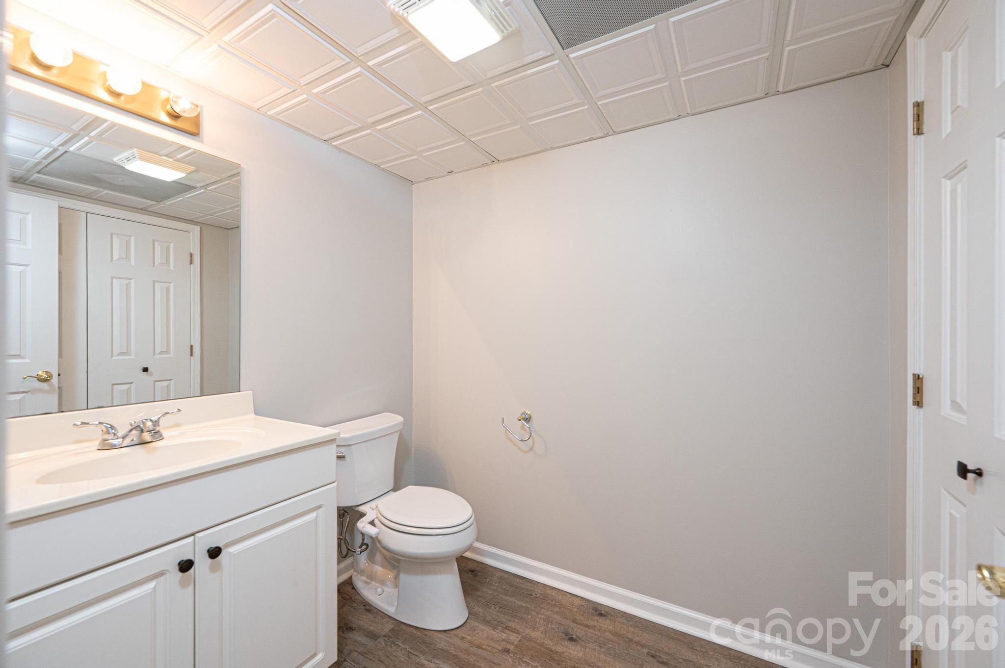 4726 Crystal Falls Avenue — Hickory