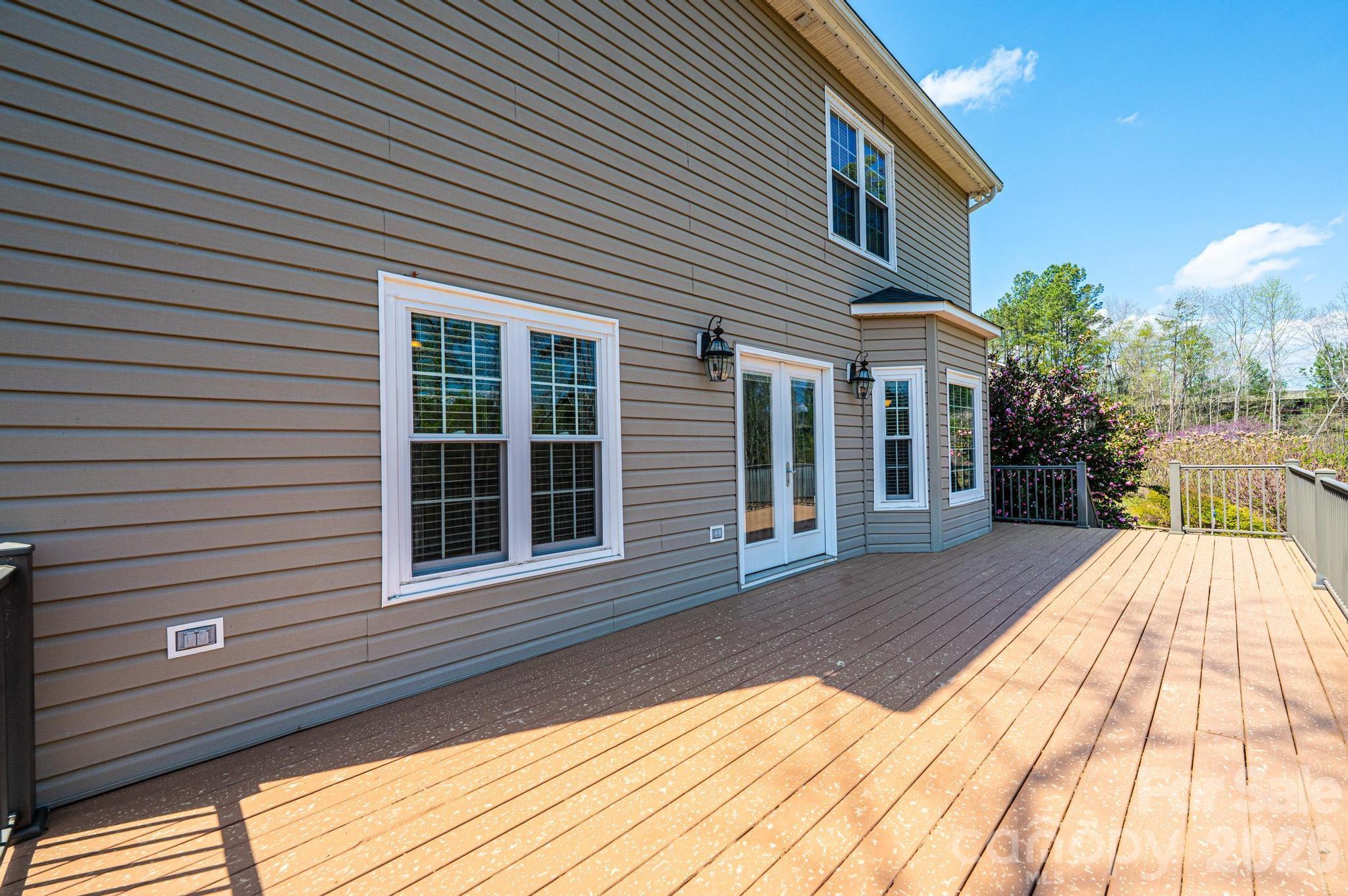 4726 Crystal Falls Avenue — Hickory