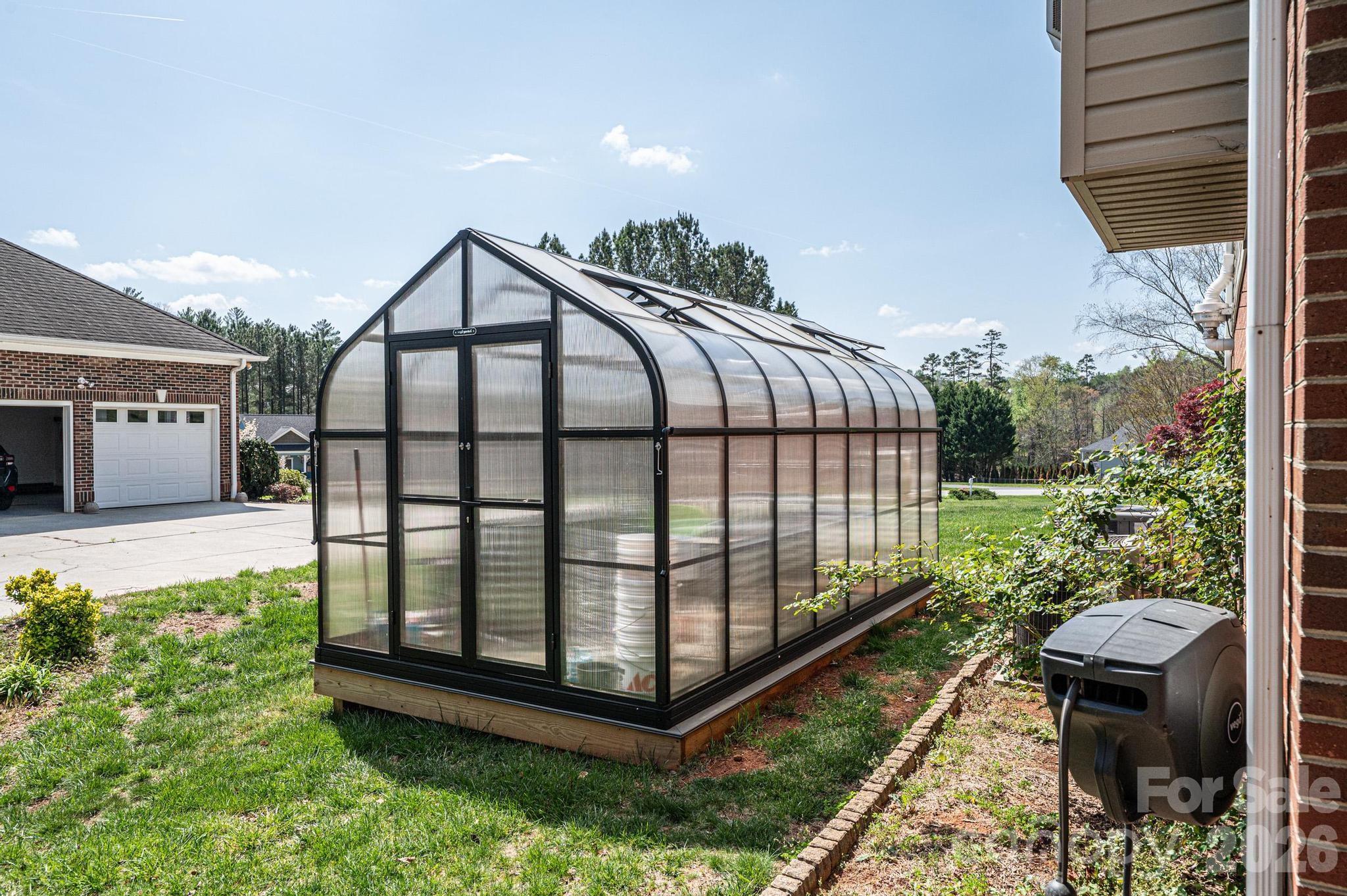 4726 Crystal Falls Avenue — Hickory