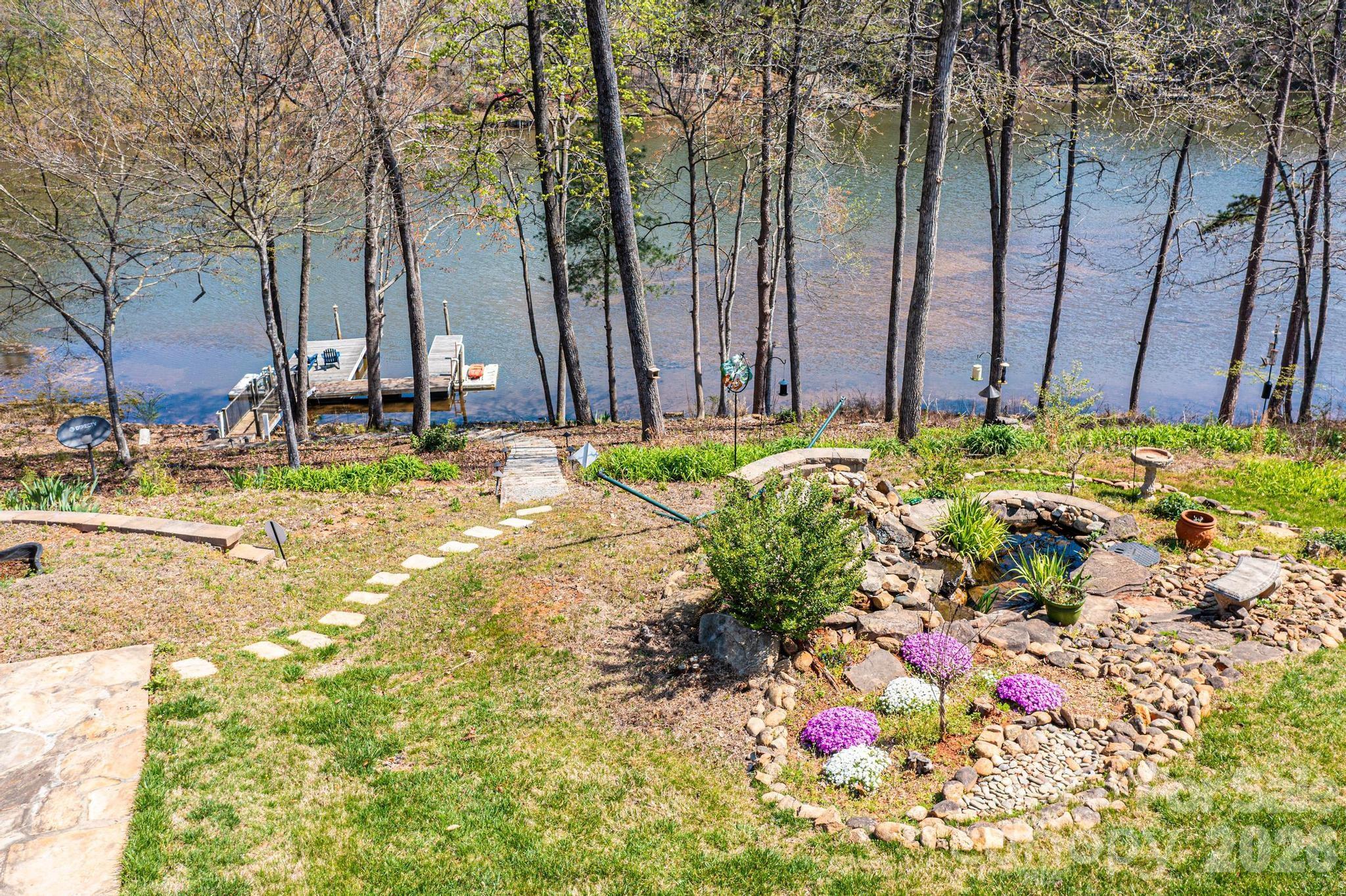 4726 Crystal Falls Avenue — Hickory