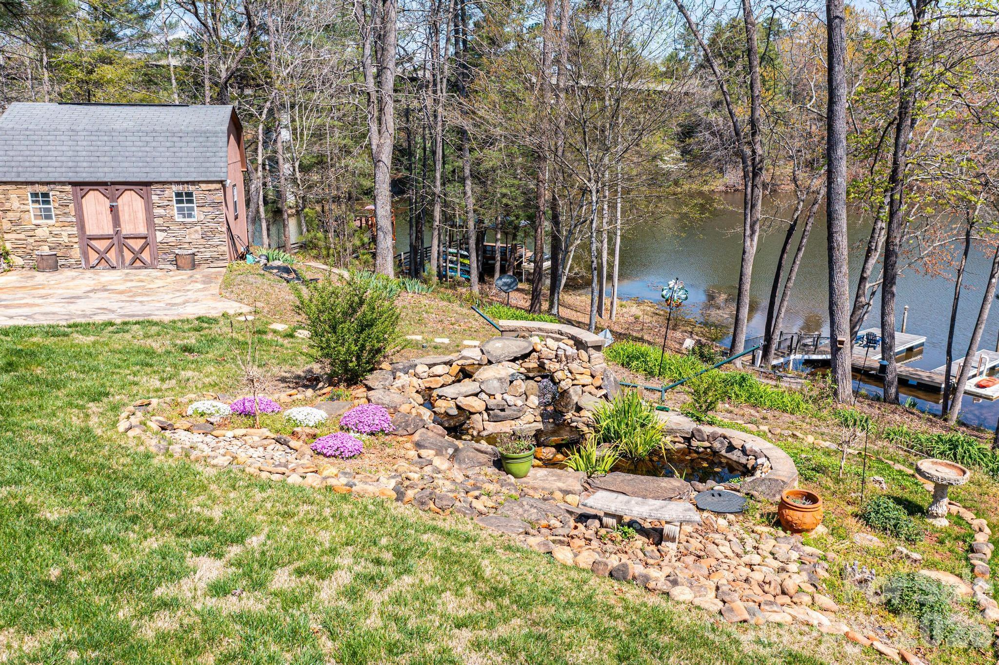 4726 Crystal Falls Avenue — Hickory