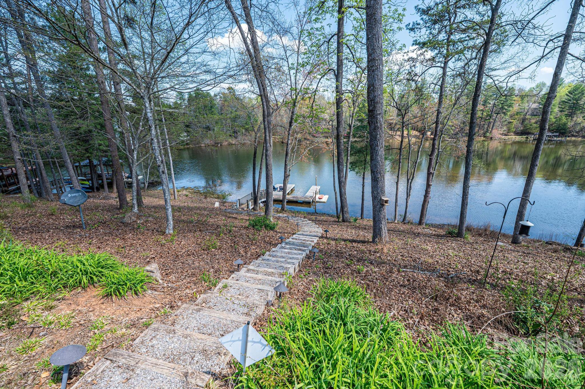 4726 Crystal Falls Avenue — Hickory