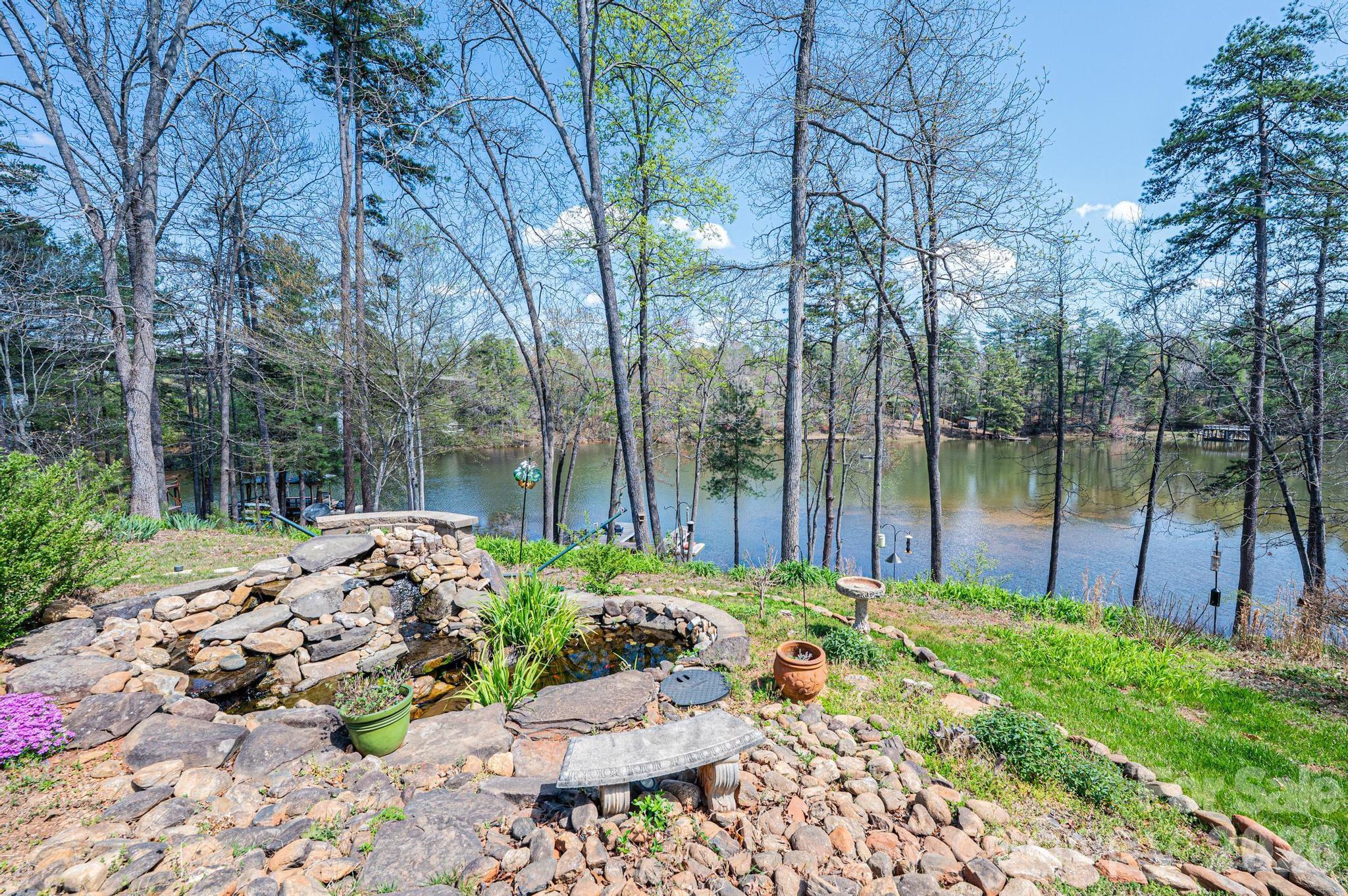 4726 Crystal Falls Avenue — Hickory
