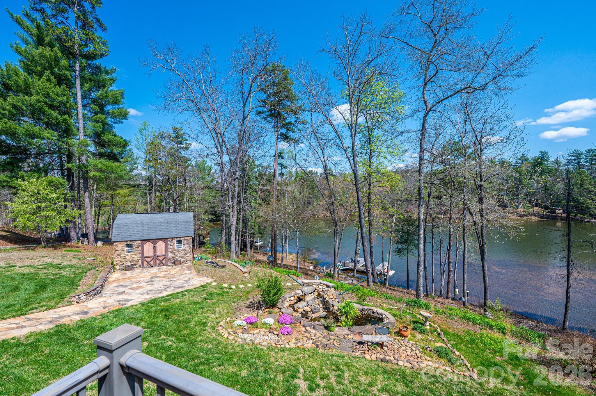 4726 Crystal Falls Avenue — Hickory