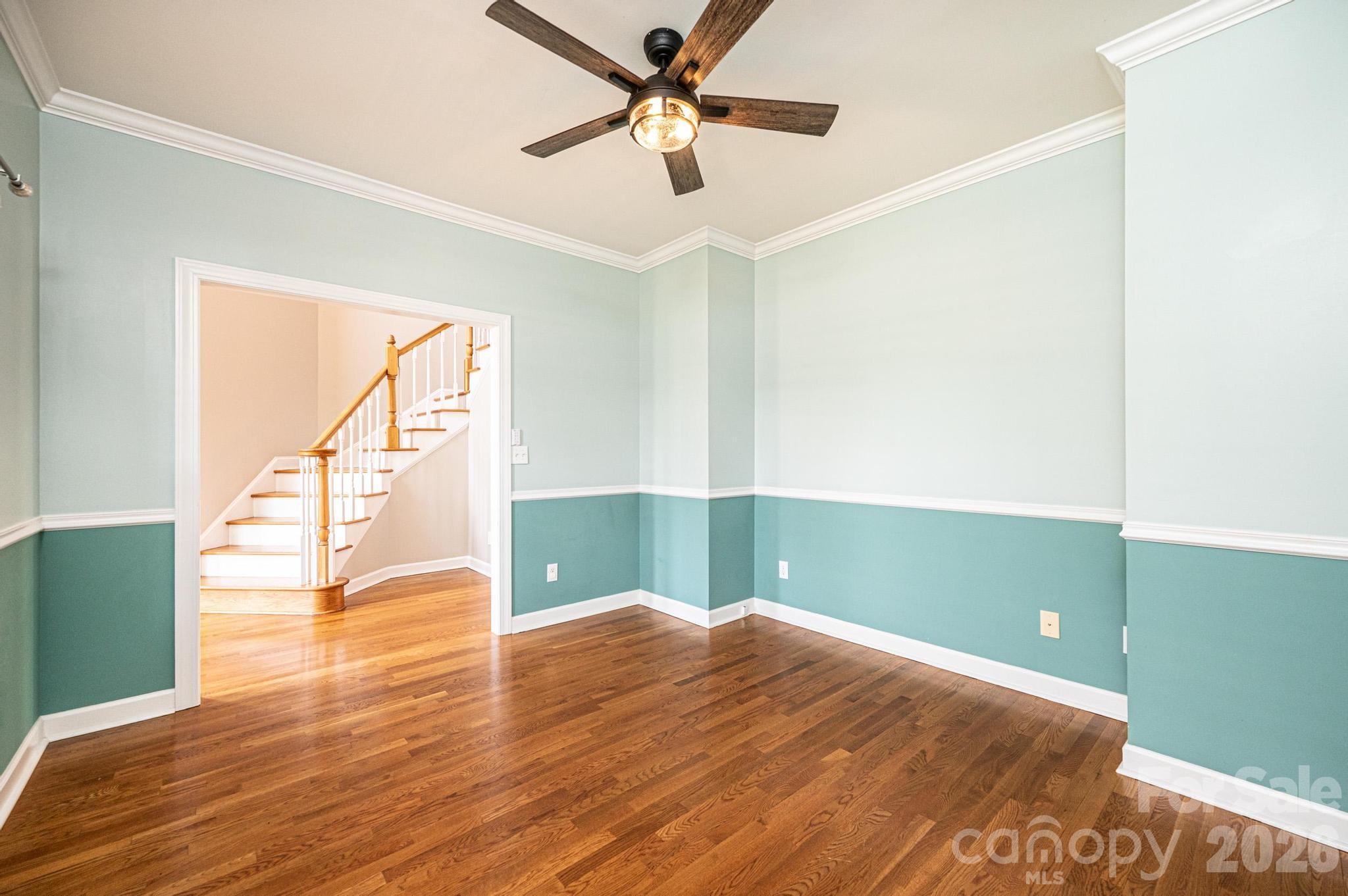 4726 Crystal Falls Avenue — Hickory