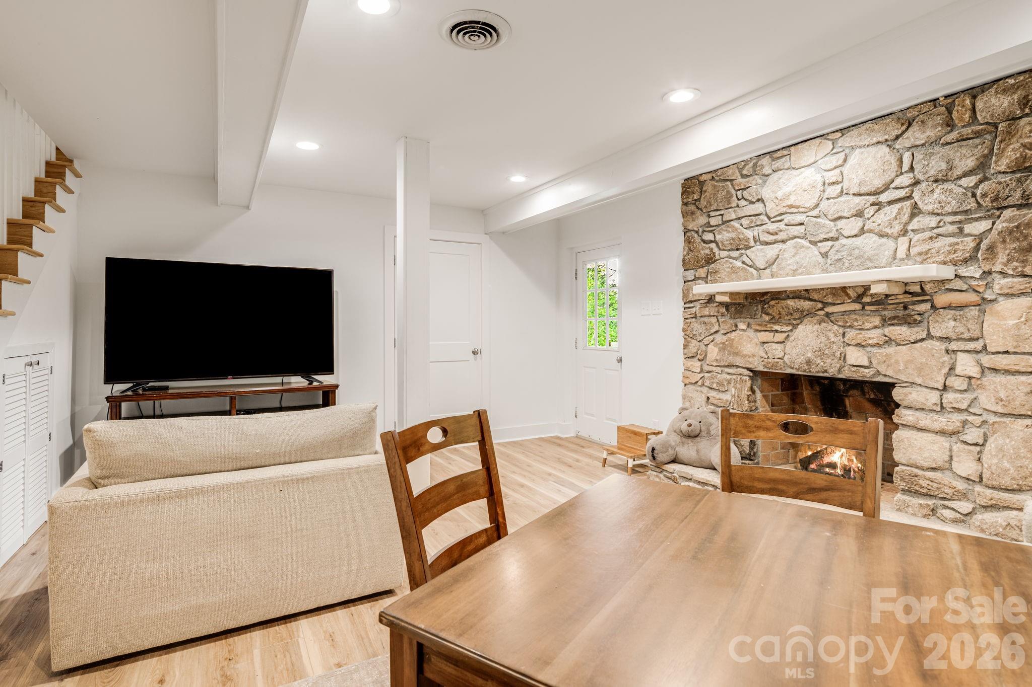 92 Rose Hill Road — Asheville