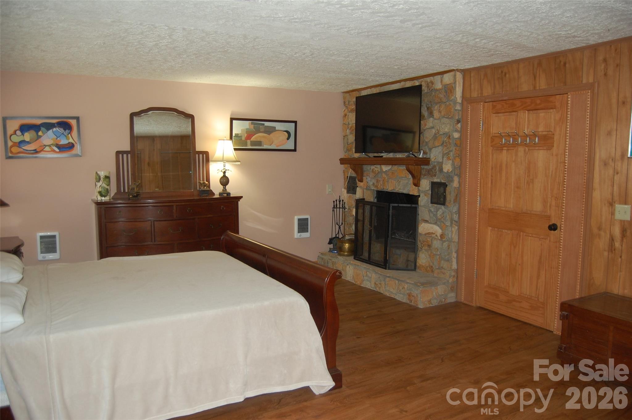 114 Lady Slipper Loop — Newland