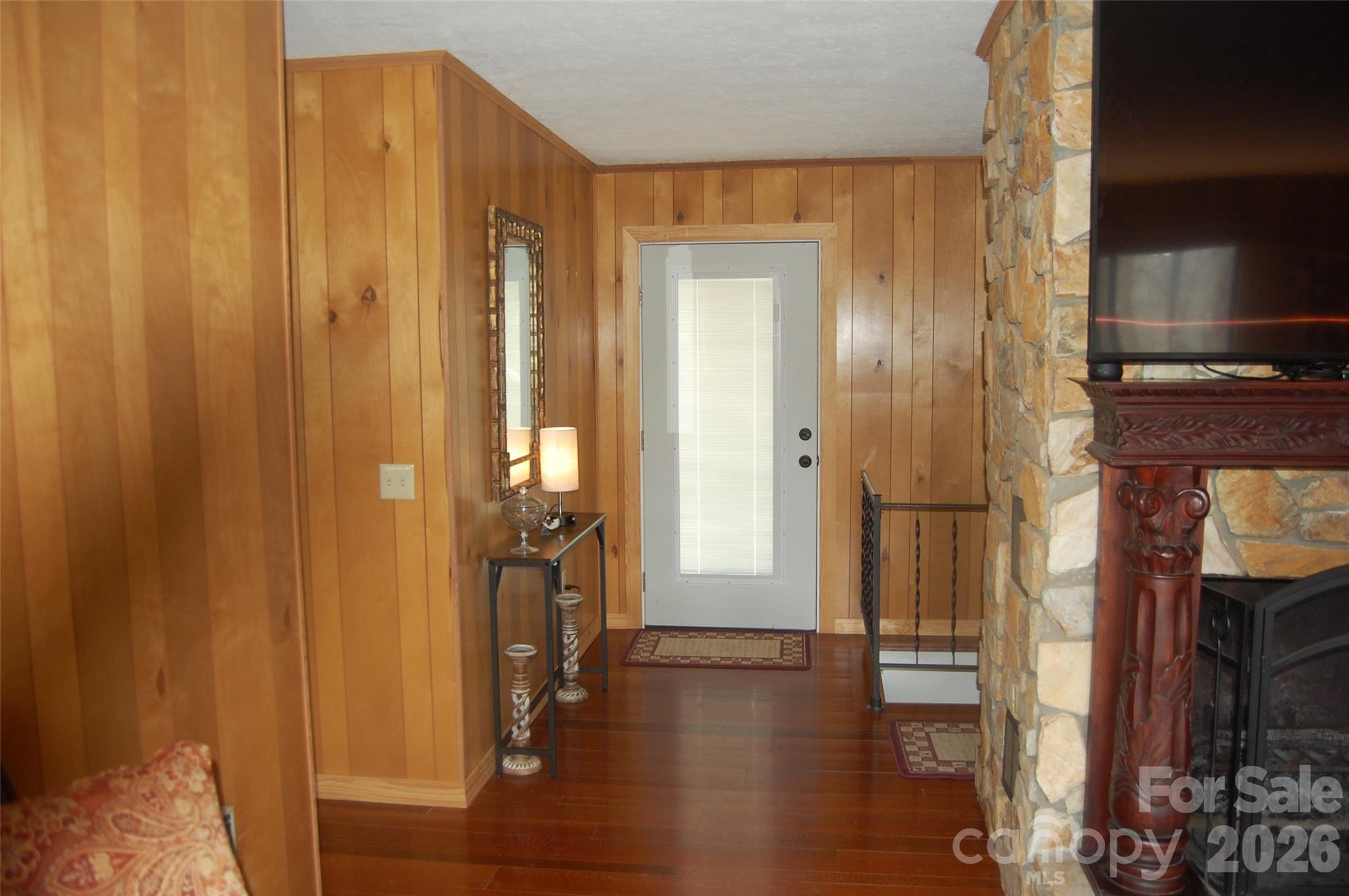 114 Lady Slipper Loop — Newland