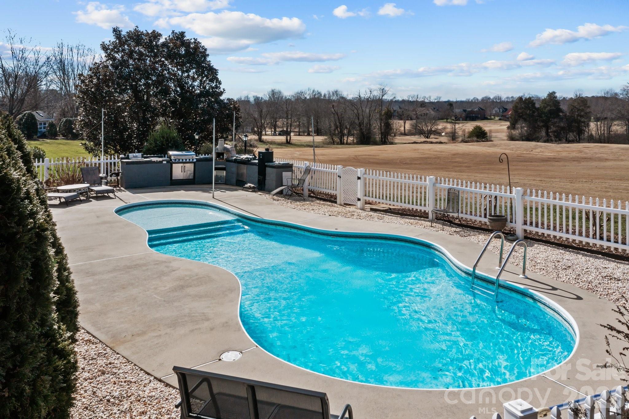 543 Muirfield Way — Salisbury