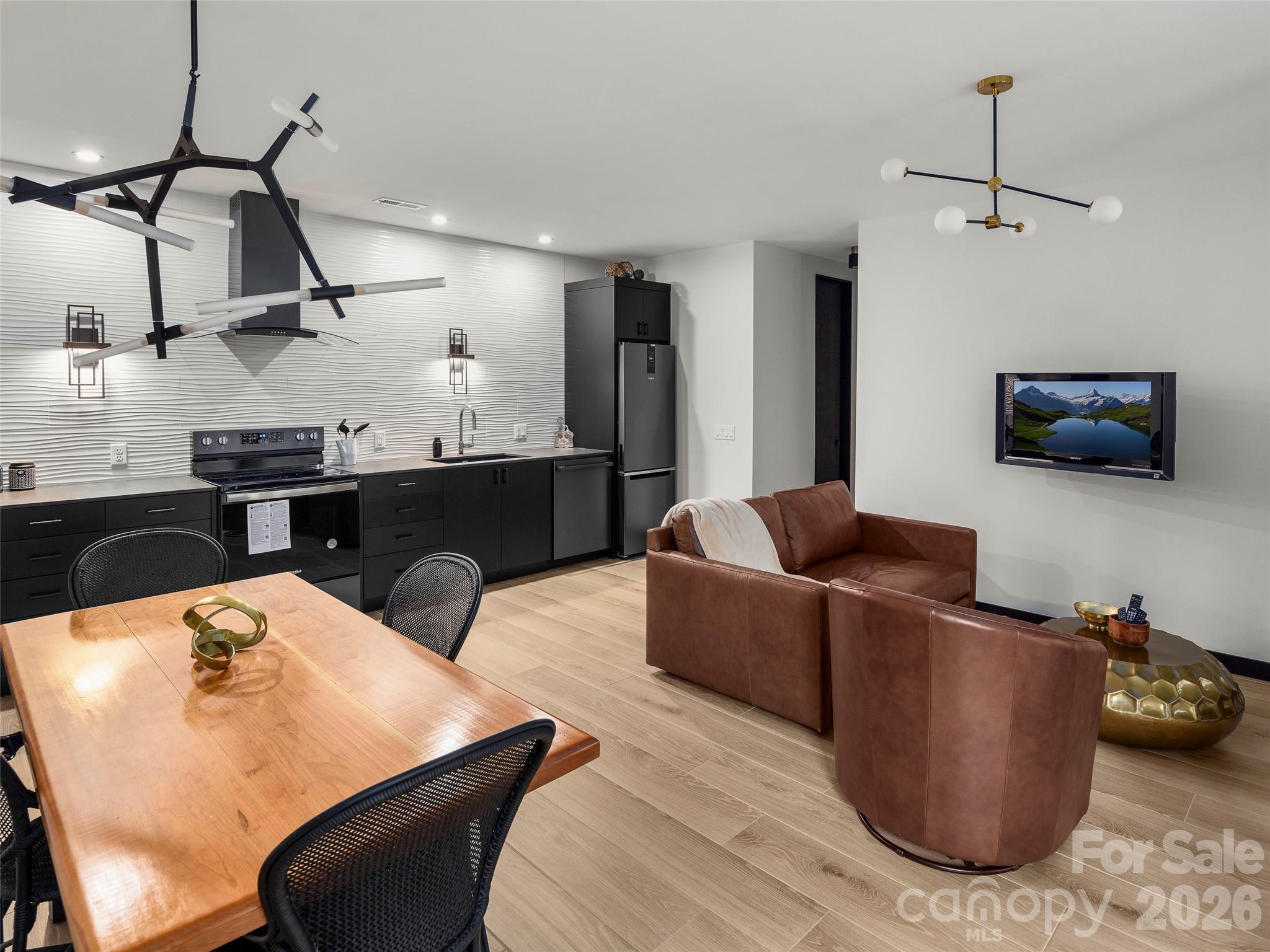 80 Hemlock Circle — Black Mountain