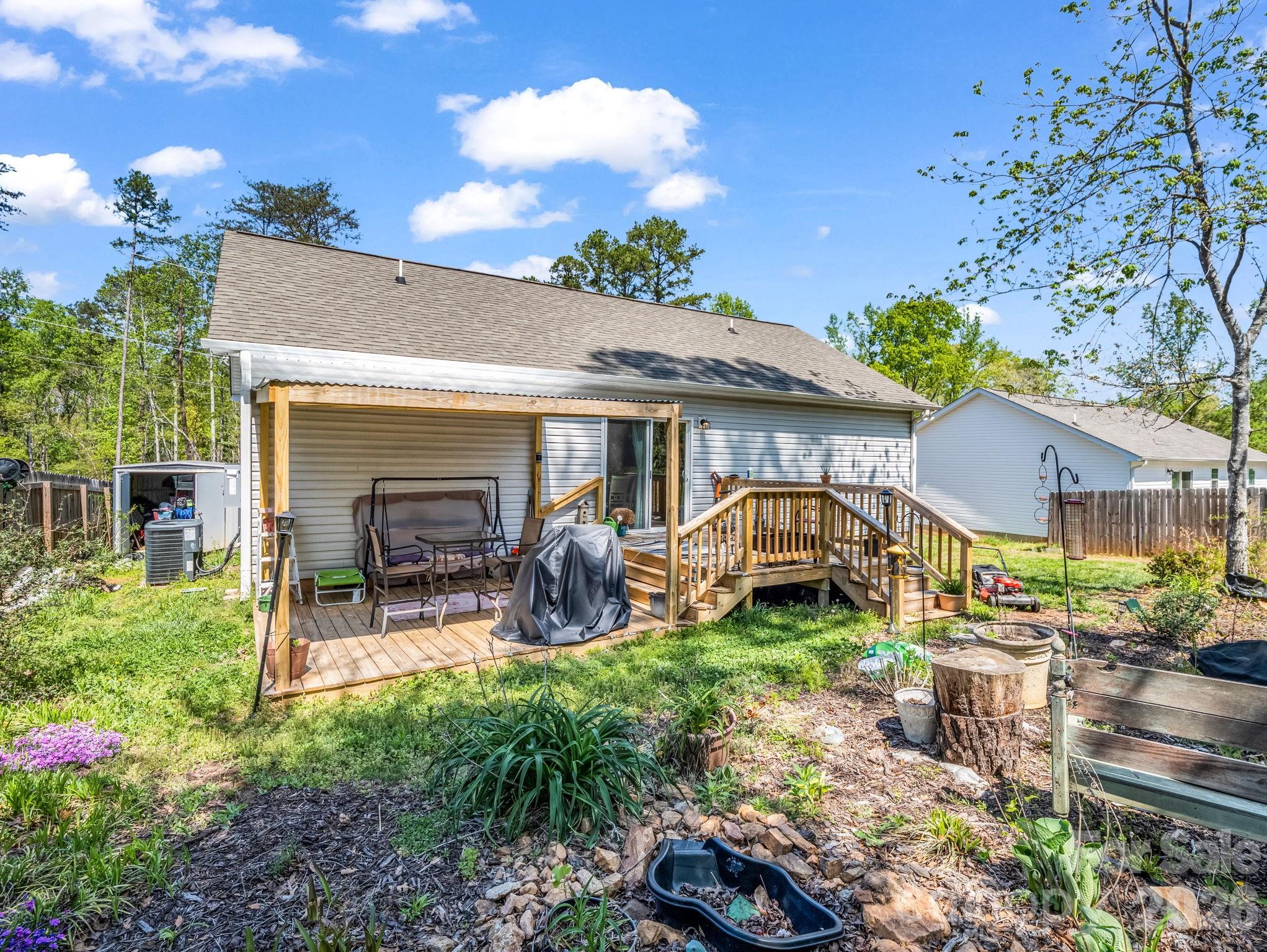 198 Parkland Drive — Forest City