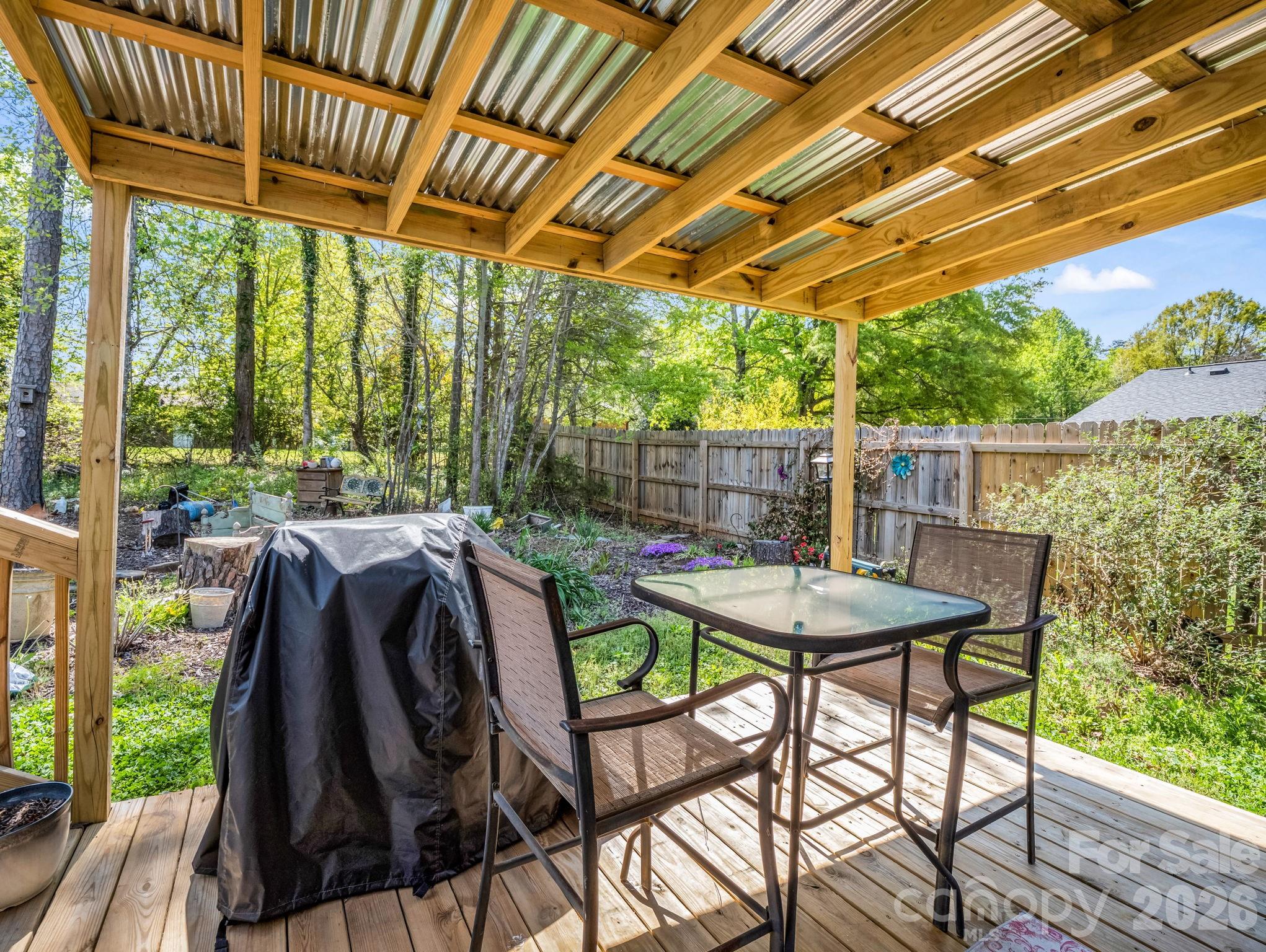 198 Parkland Drive — Forest City