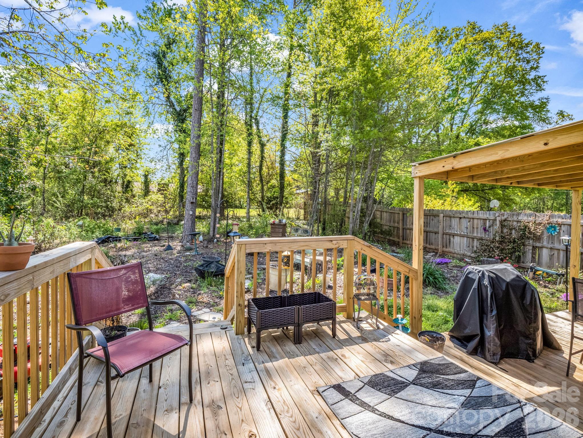 198 Parkland Drive — Forest City