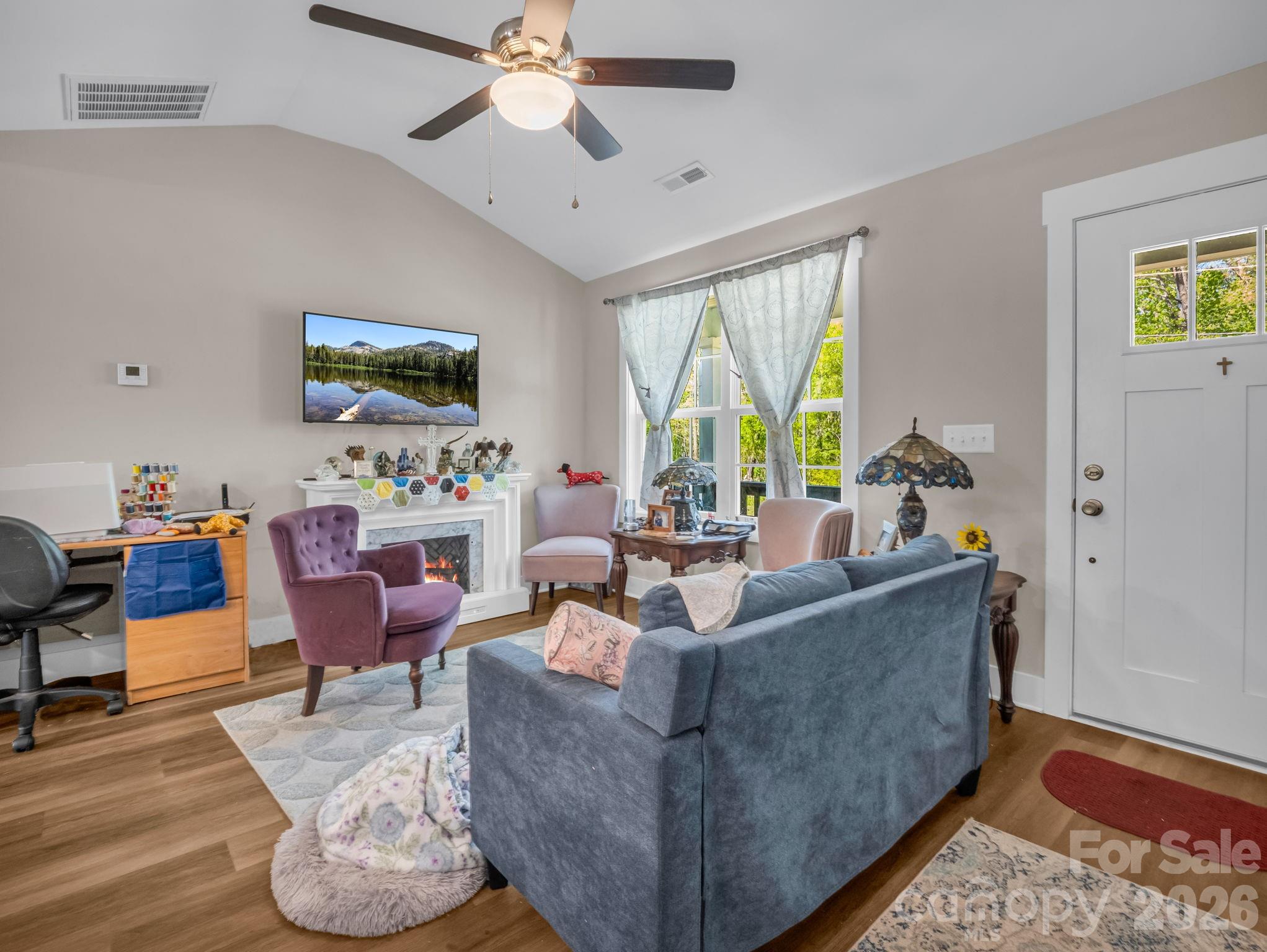 198 Parkland Drive — Forest City