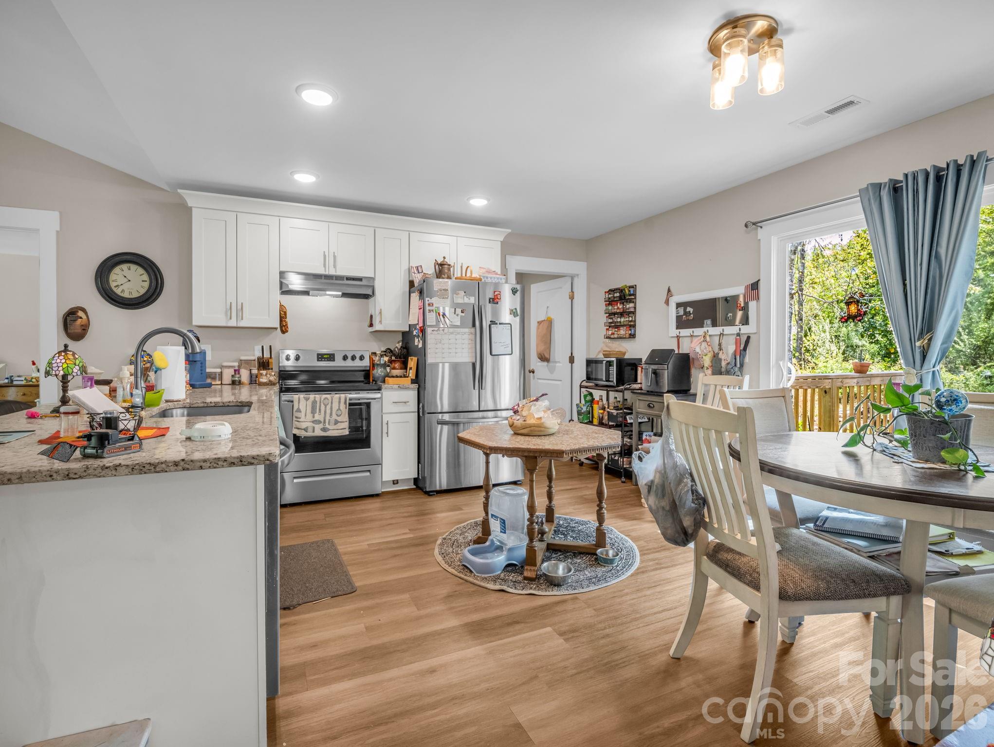 198 Parkland Drive — Forest City