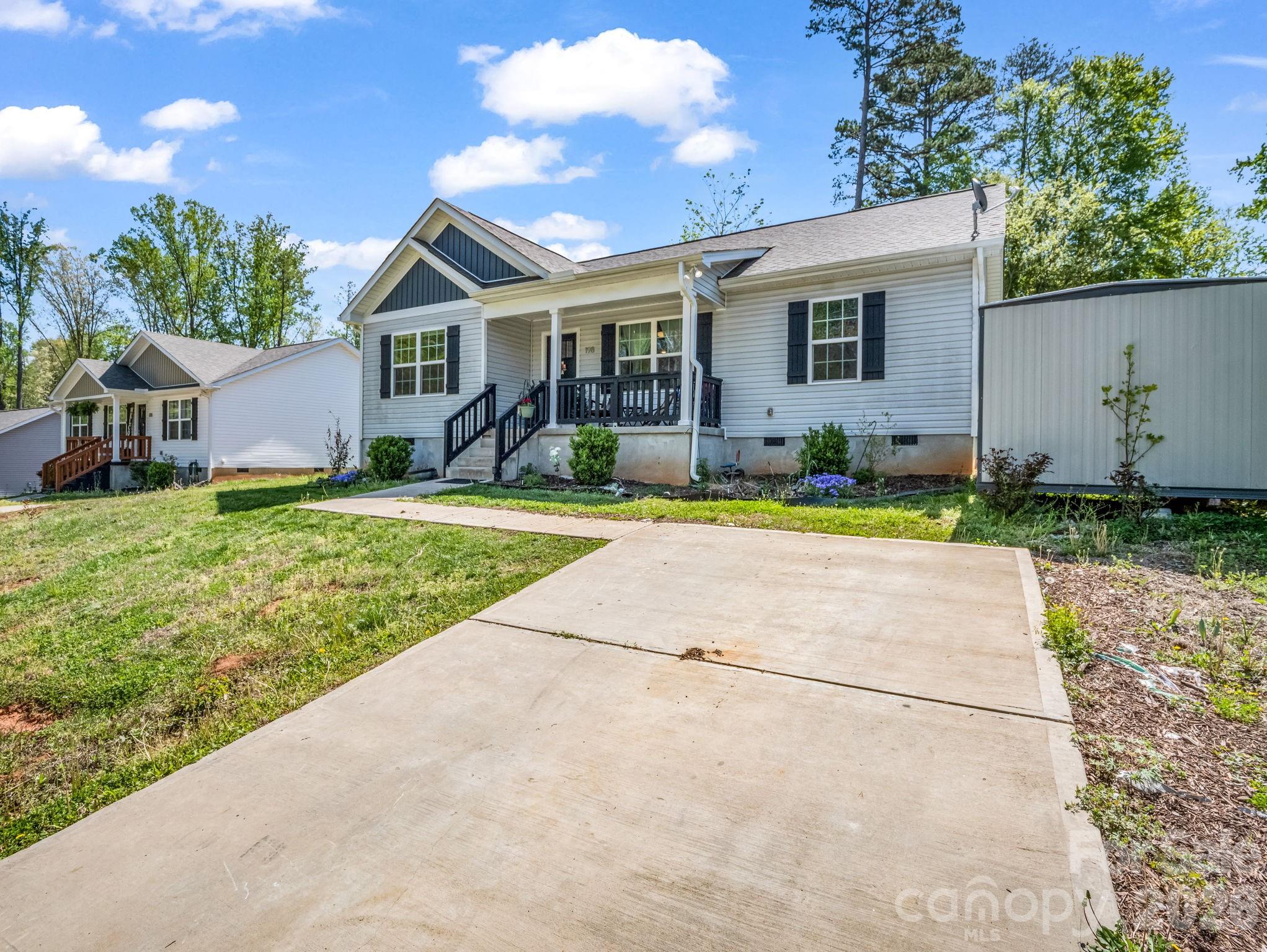 198 Parkland Drive — Forest City