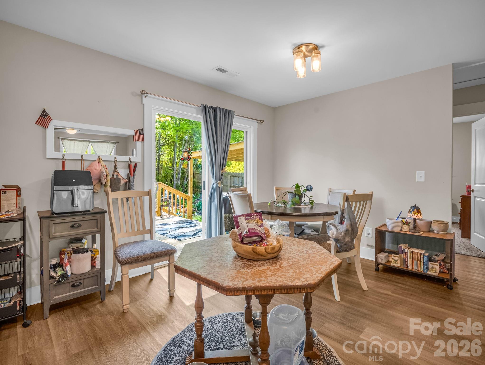 198 Parkland Drive — Forest City