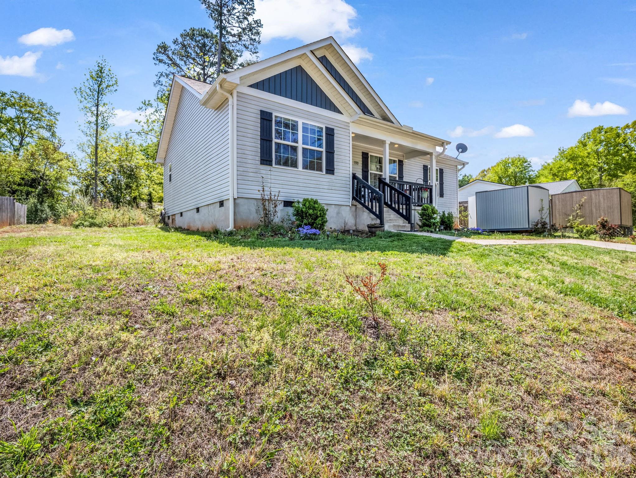 198 Parkland Drive — Forest City