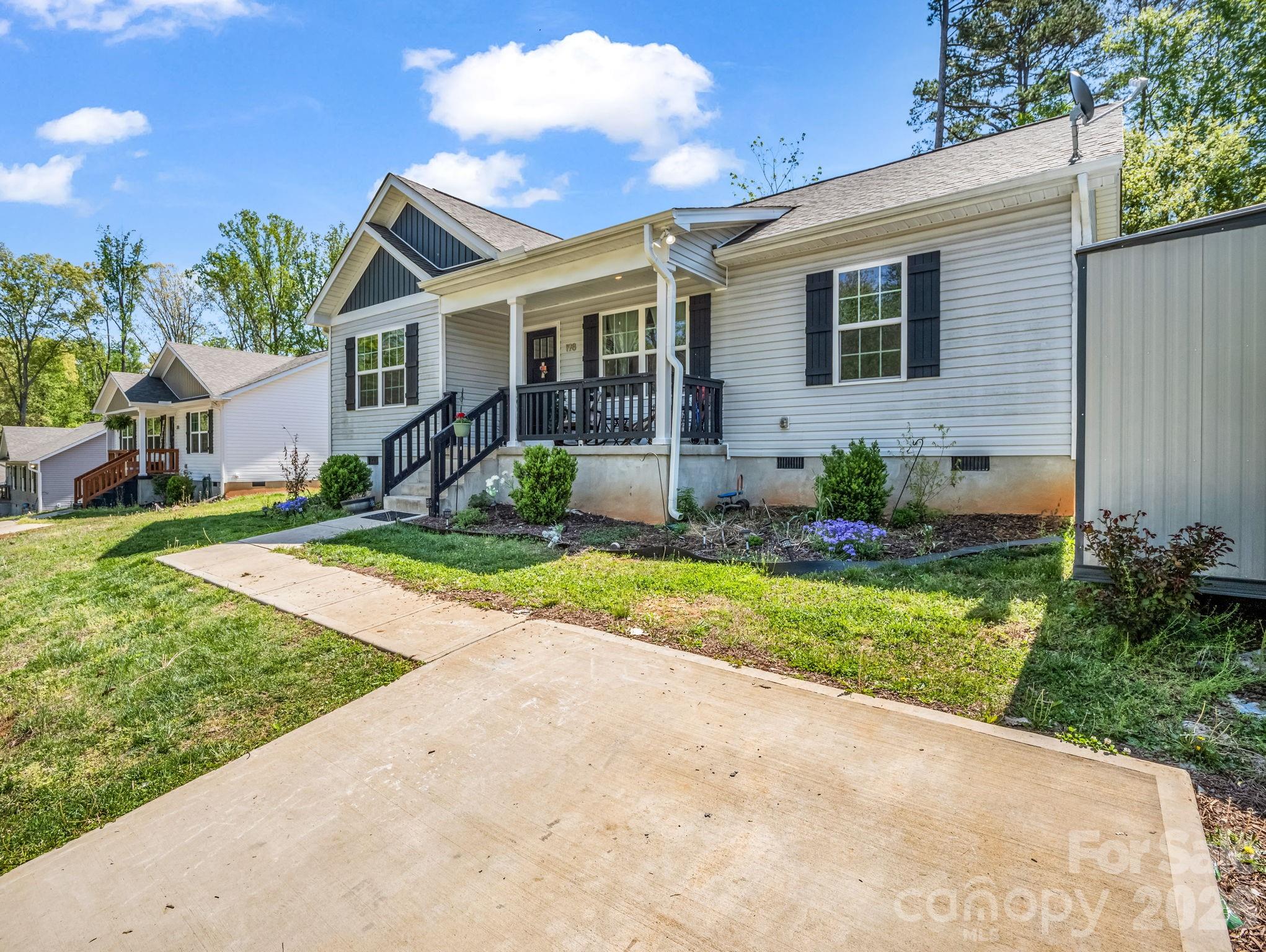 198 Parkland Drive — Forest City
