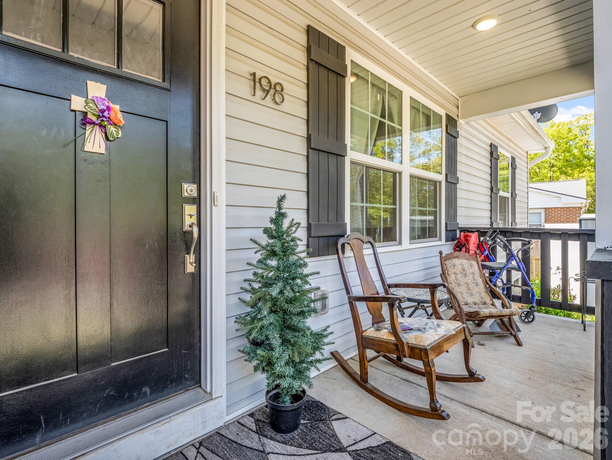 198 Parkland Drive — Forest City